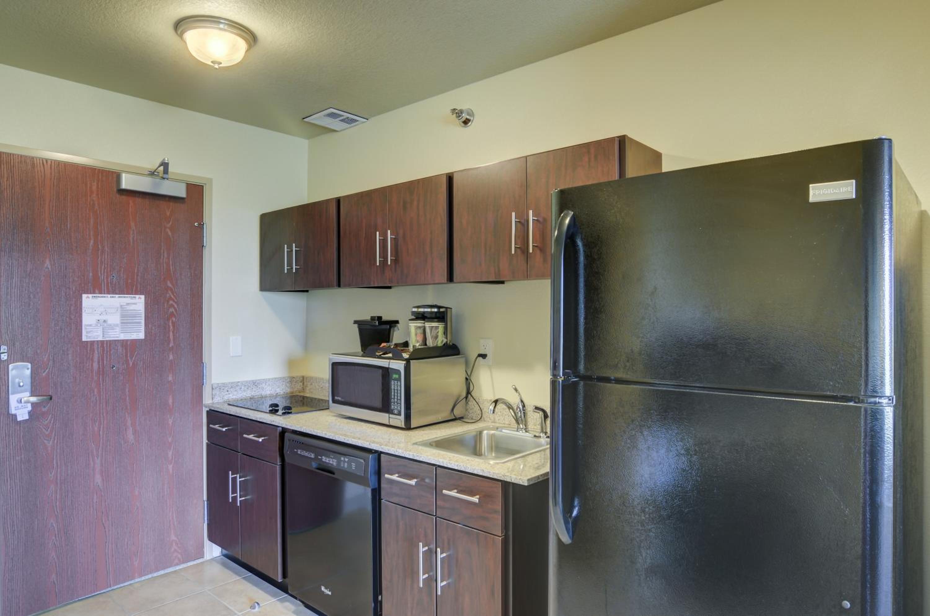 Deluxe King Suite photo 3