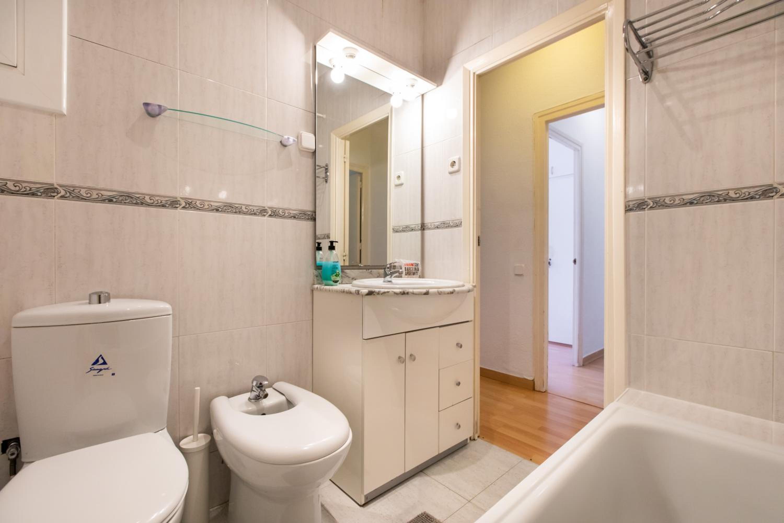 Three-Bedroom Apartment-Roger De Flor photo 3