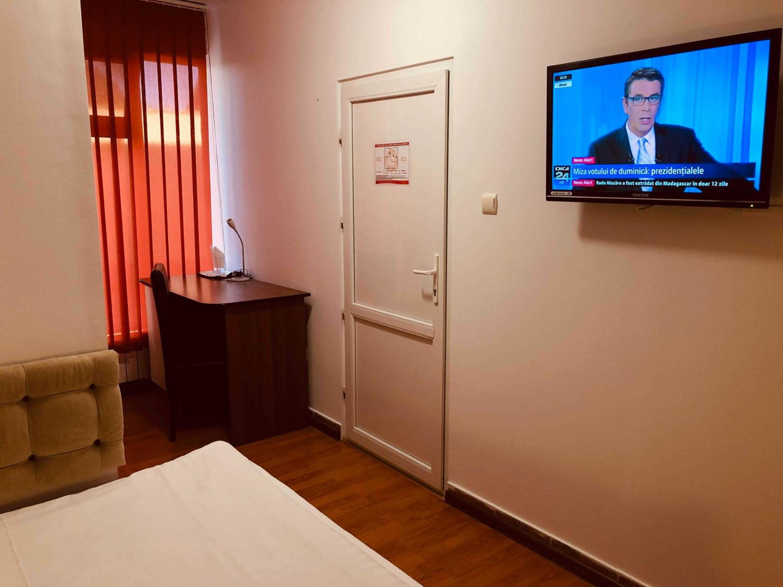 Double Room - Photo 5
