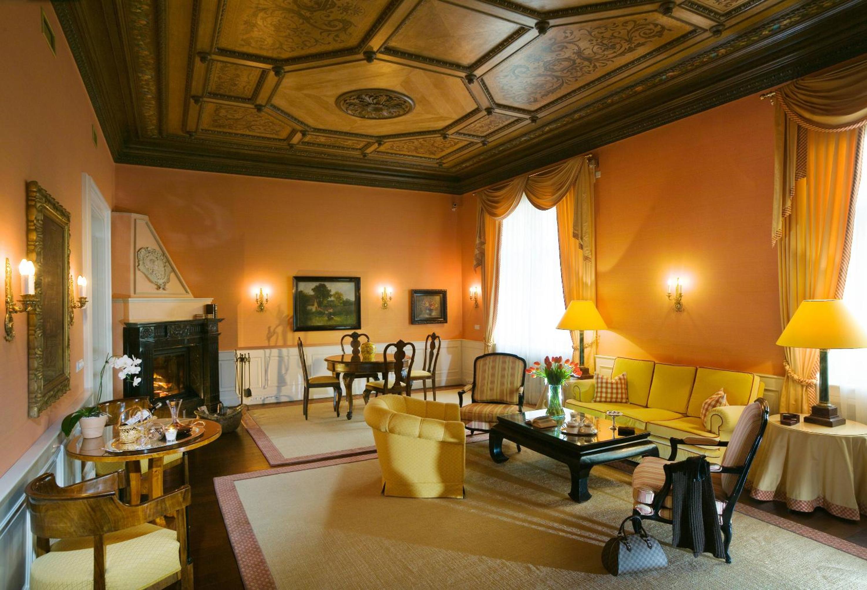 Deluxe Double or Twin Room thumbnail 6
