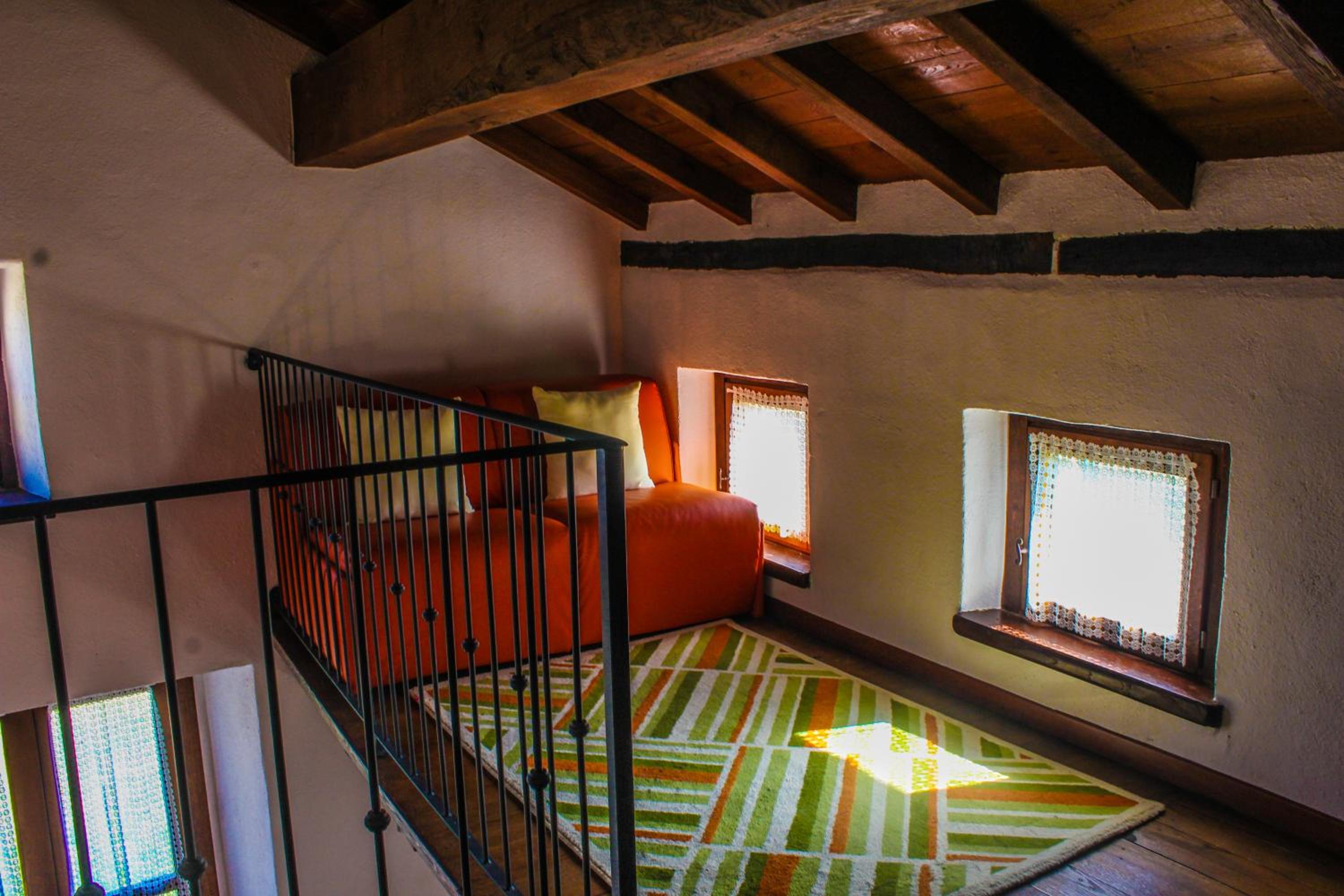 Apartment - Split Level - Photo 1