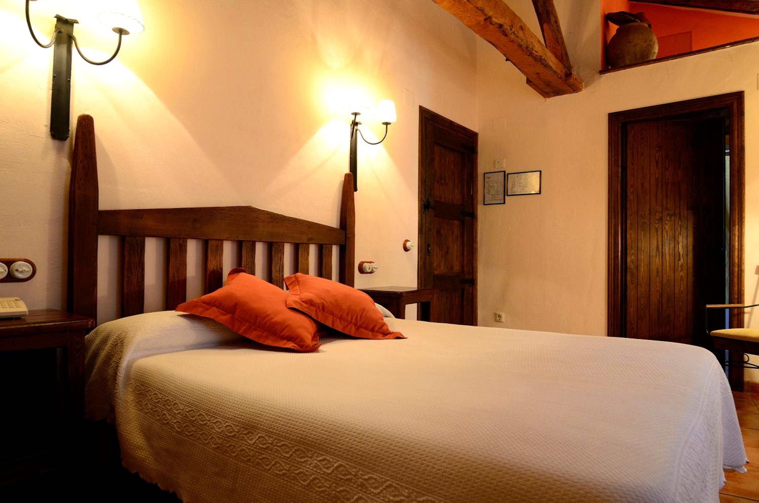 Double or Twin Room - Photo 10