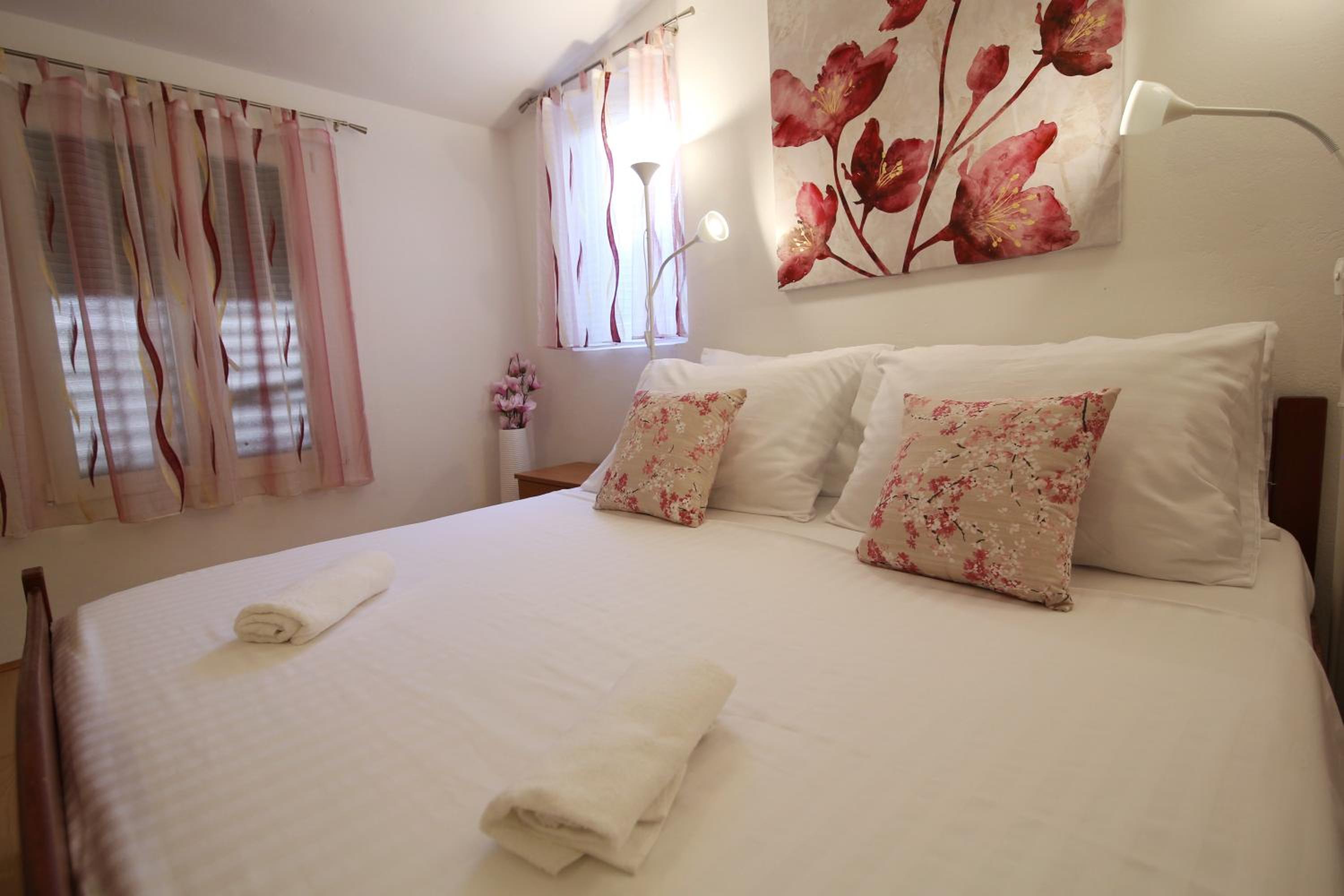 Standard Double Room with Shared Bathroom photo 2