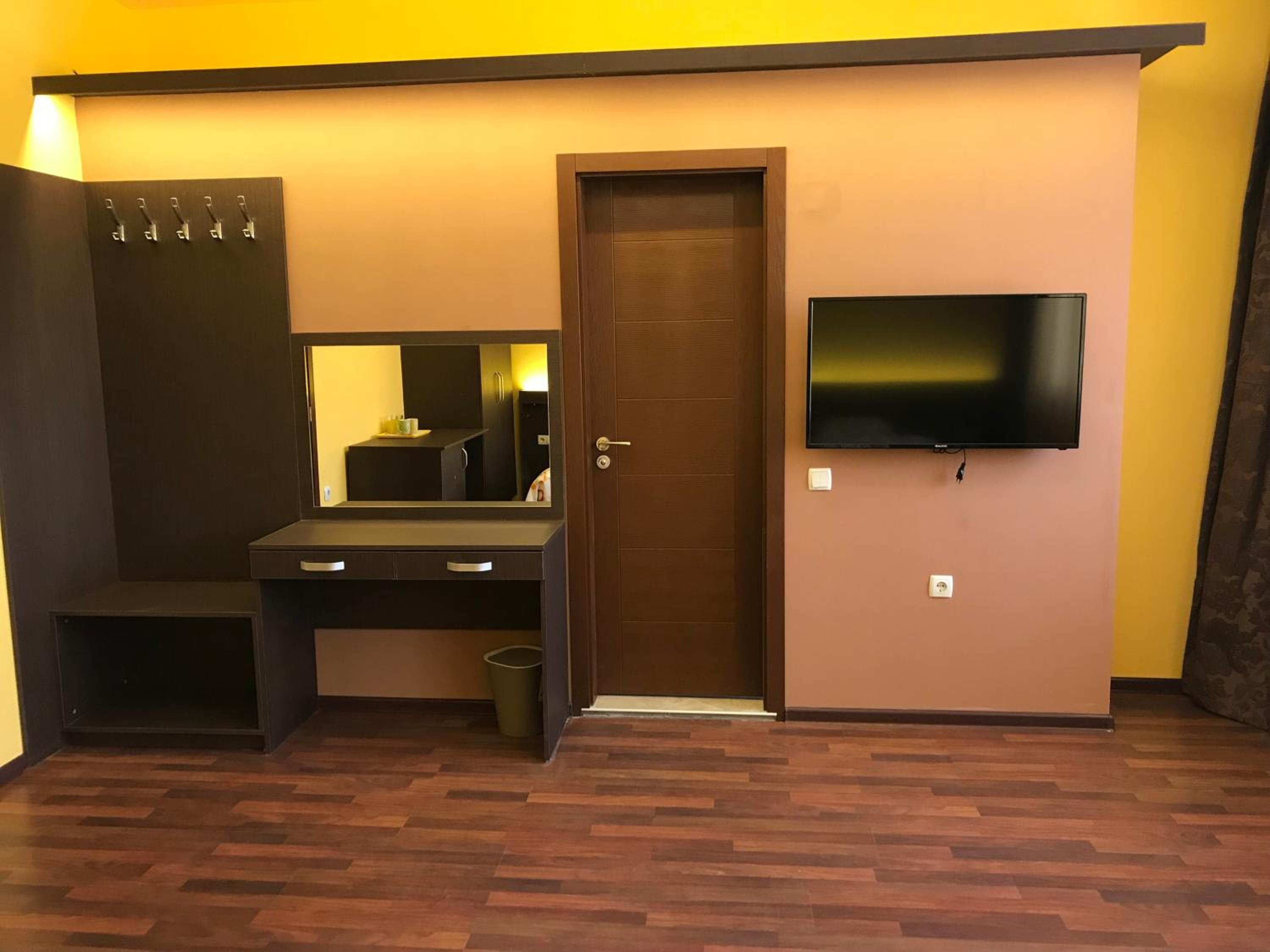 One-Bedroom Apartment - Photo 12