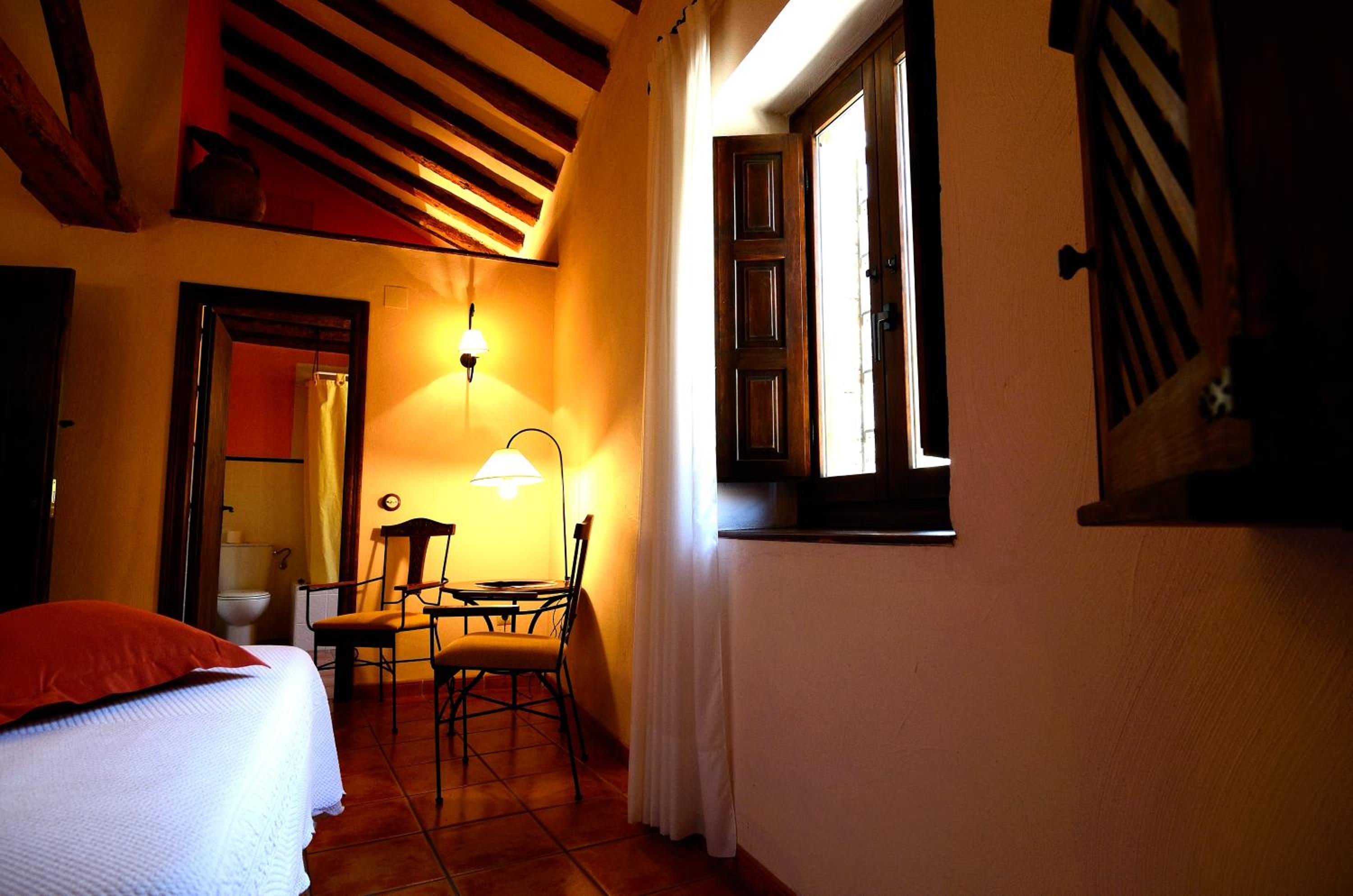 Double or Twin Room - Photo 8