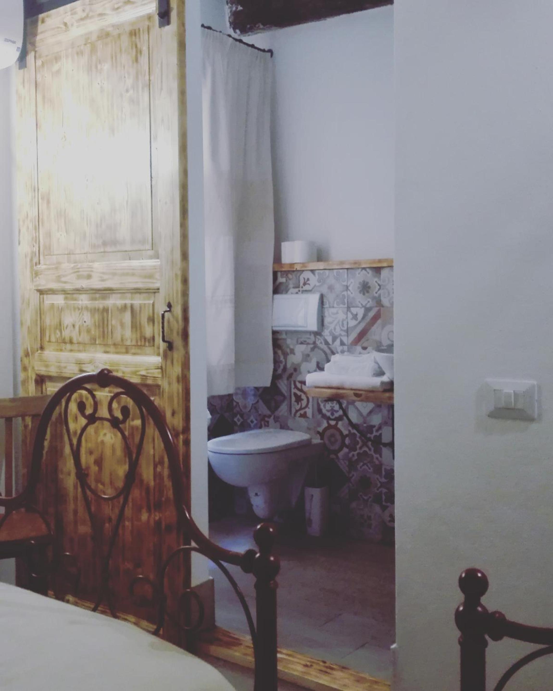Double or Twin Room - Photo 9