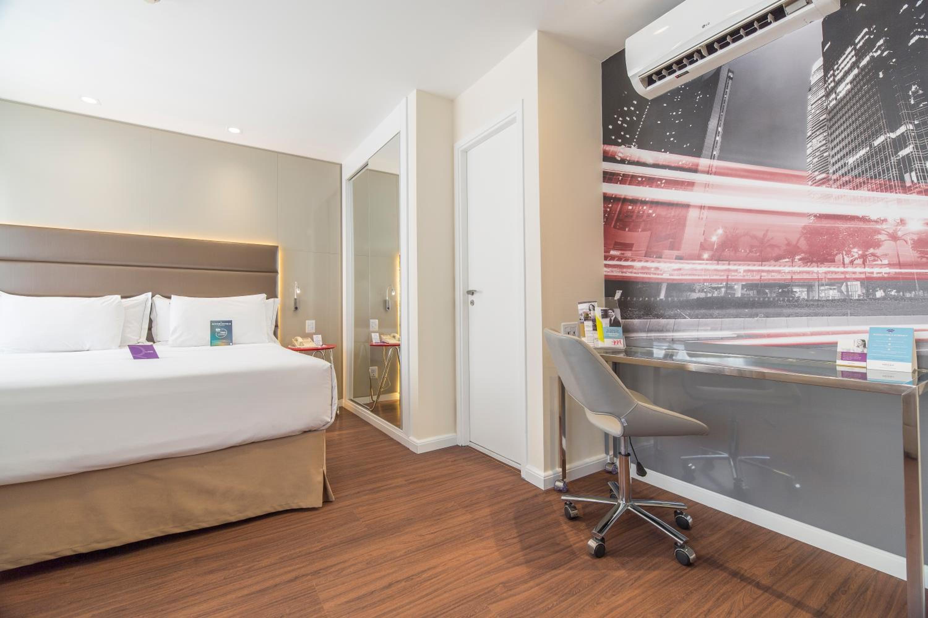 Superior King Room - Photo 13