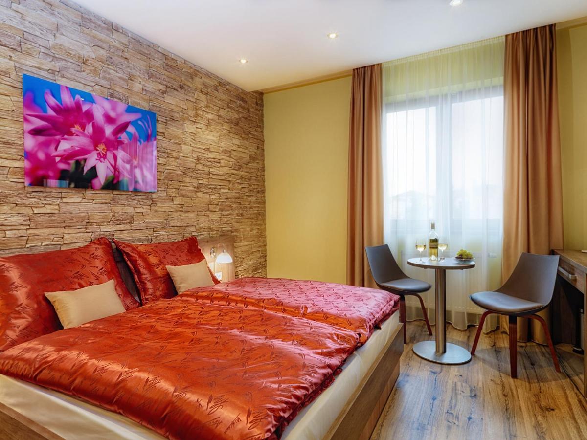 Deluxe Double Room - Photo 10