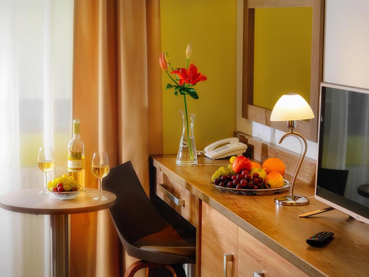 Standard Double or Twin Room - Photo 7