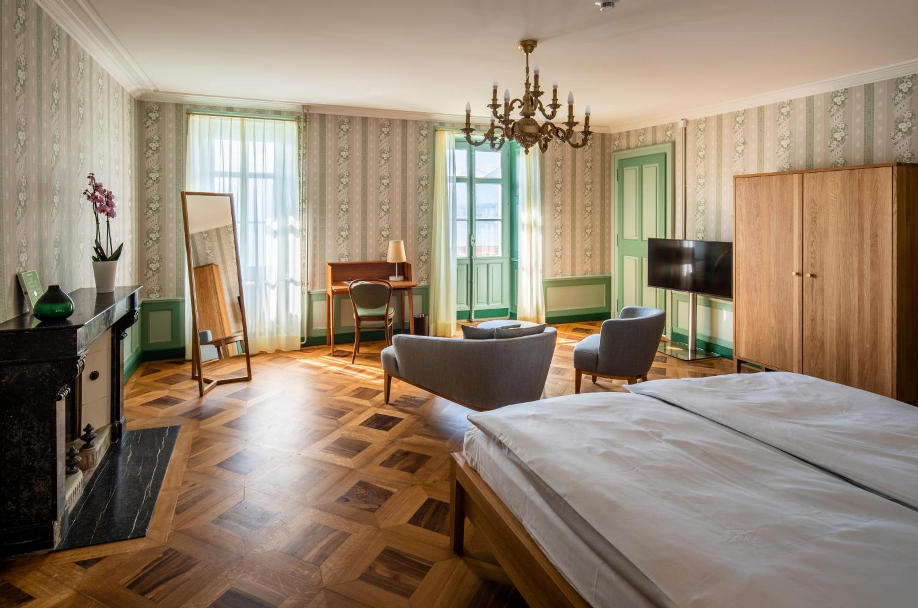 Deluxe Double Room with Lake view Balcony photo 2