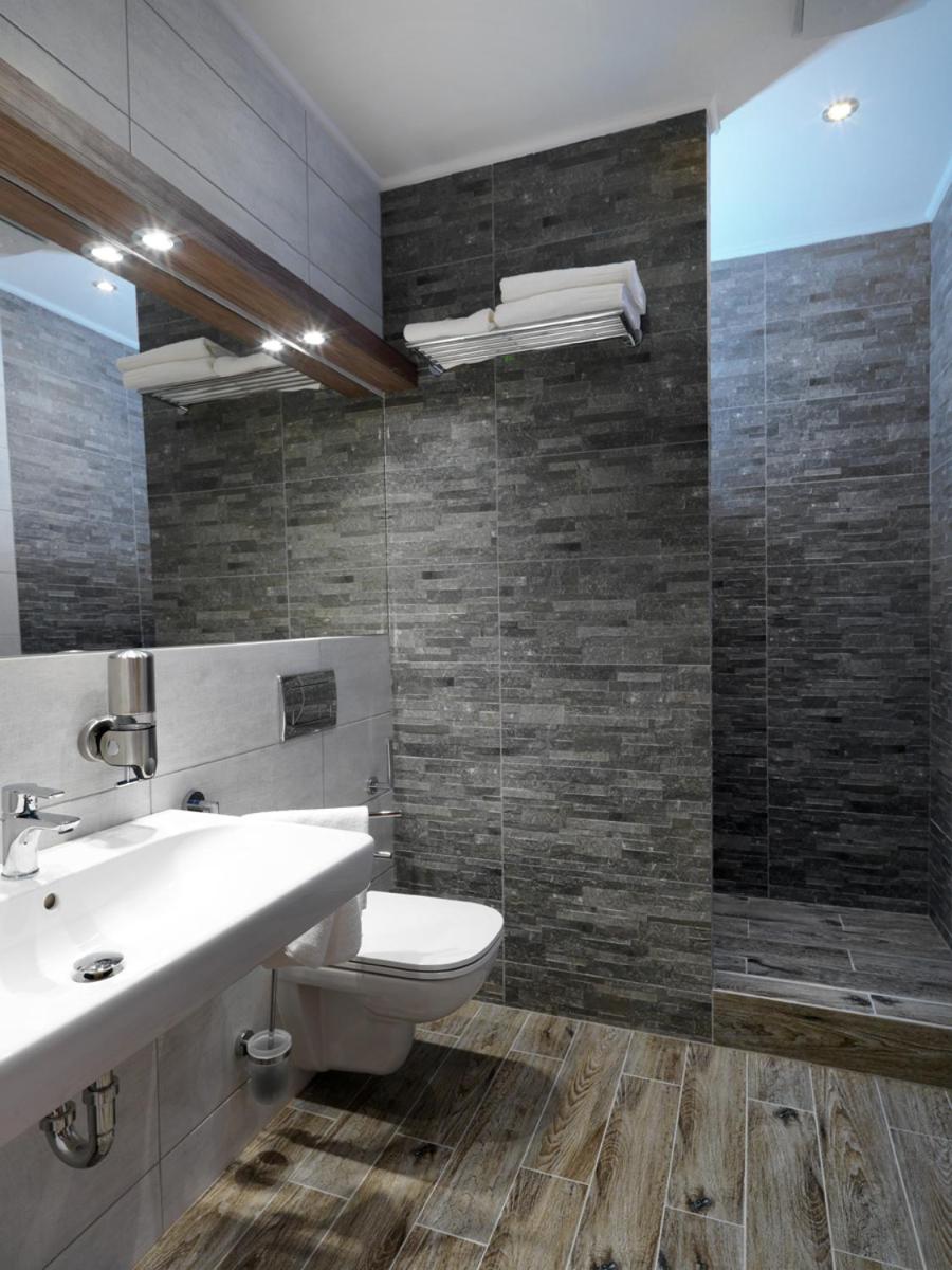 Standard Double or Twin Room - Photo 18