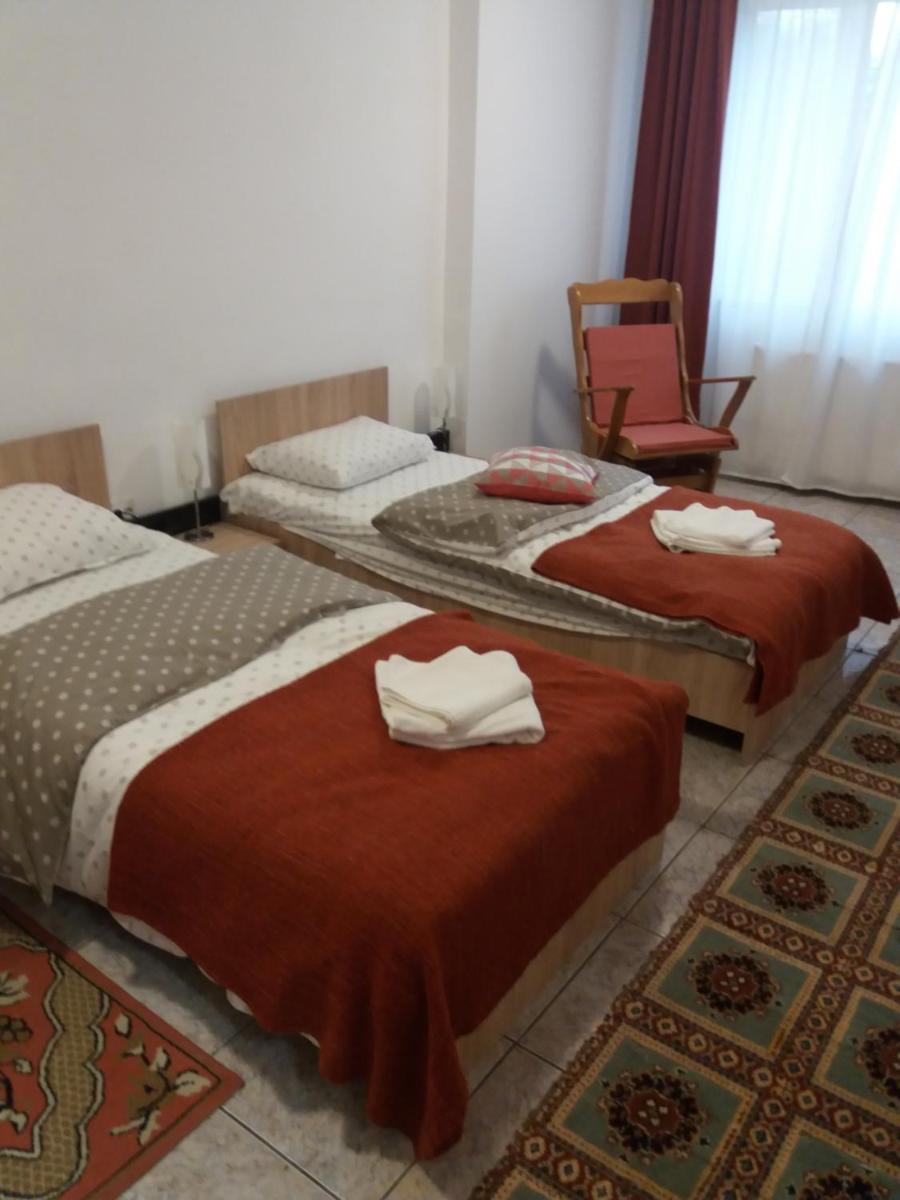 Twin Room with Private Bathroom photo 2