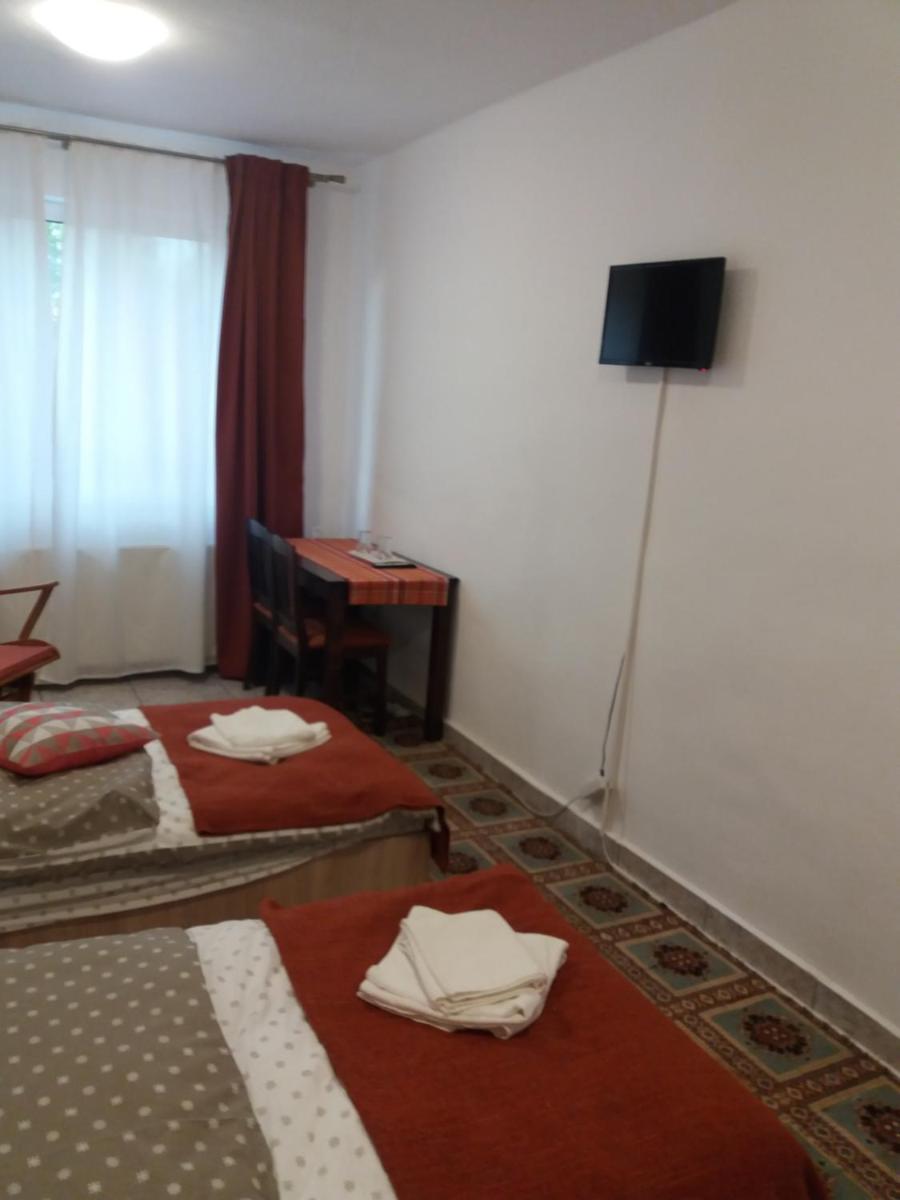 Twin Room with Private Bathroom photo 1