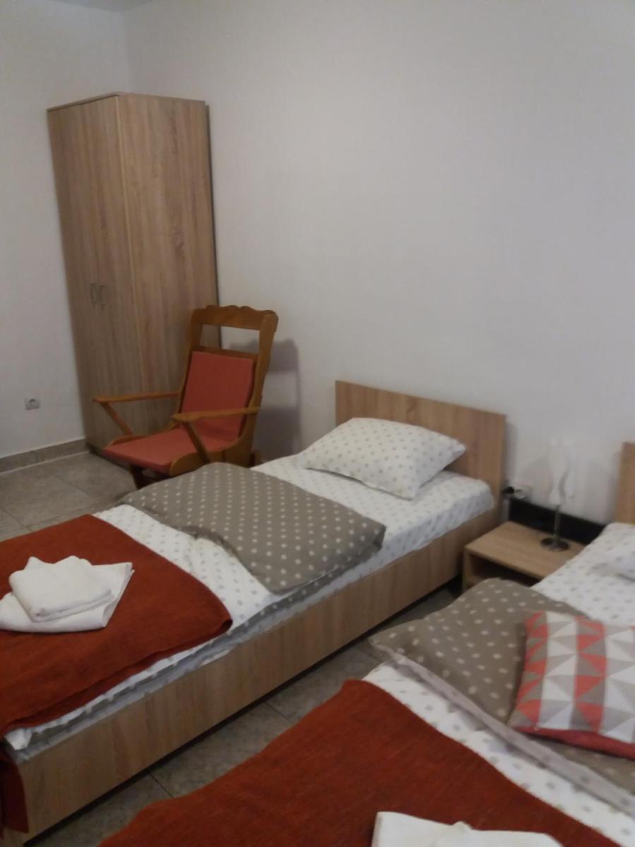 Twin Room with Private Bathroom photo 1