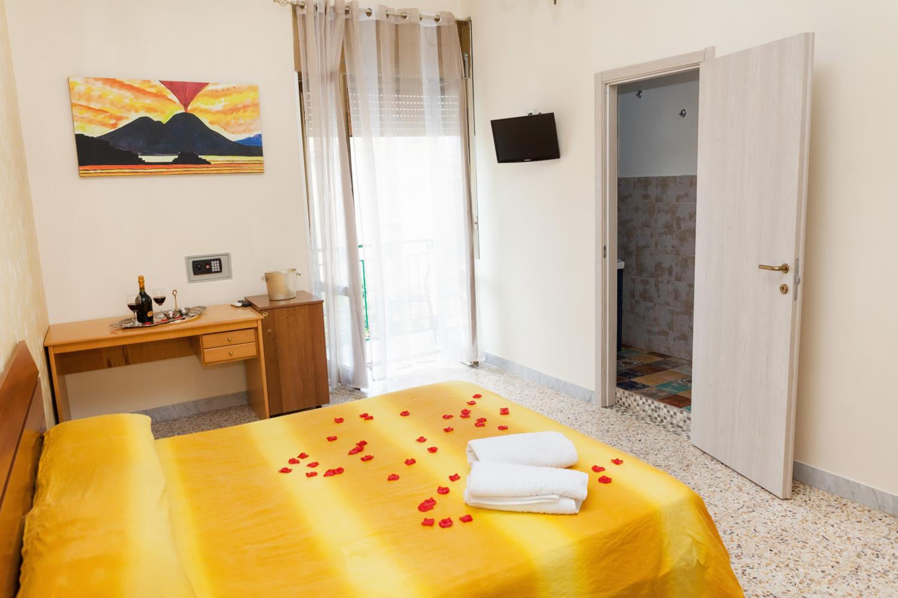 Double Room with Private Bathroom photo 1