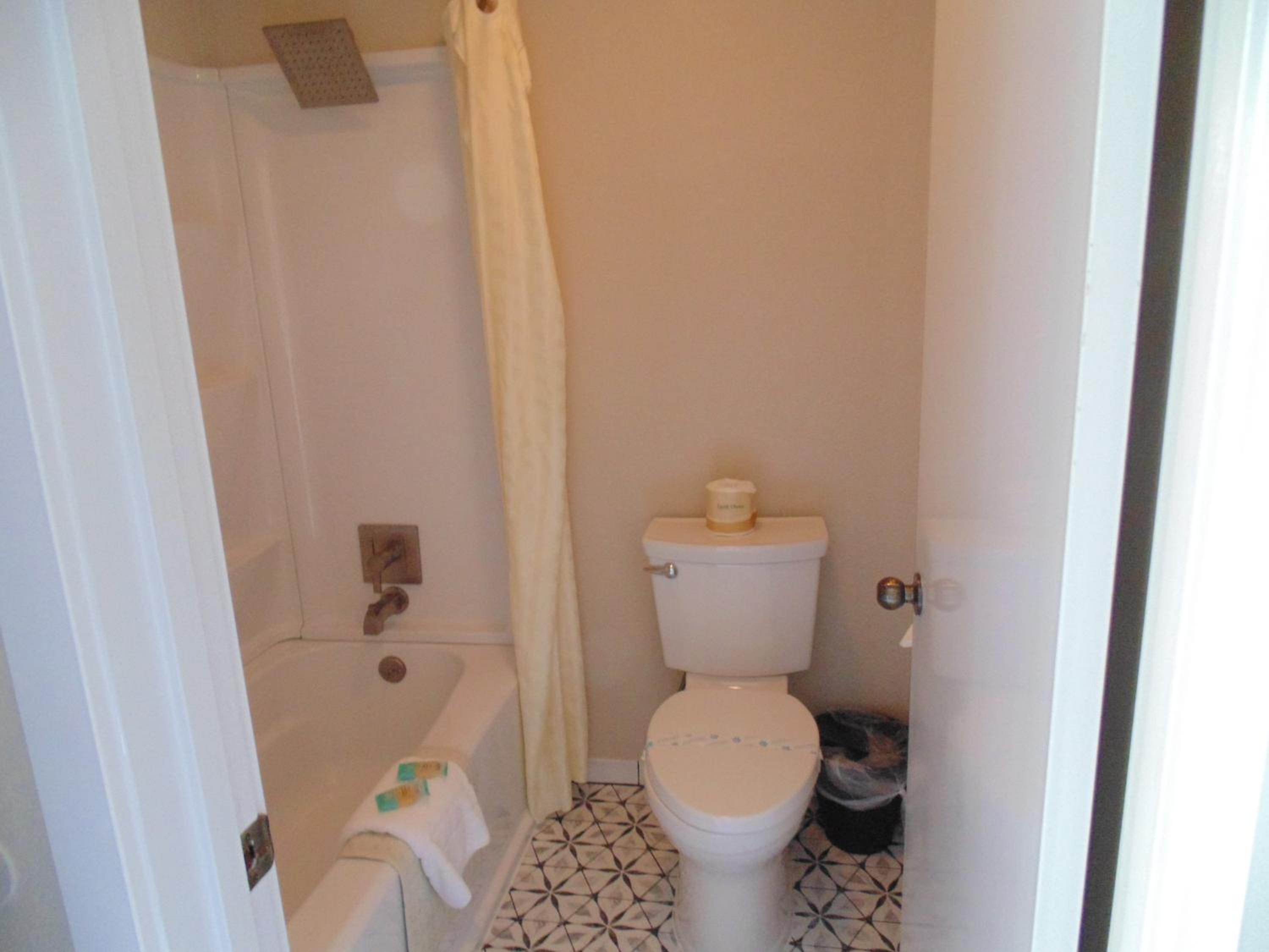 Deluxe Double Room with Balcony photo 3