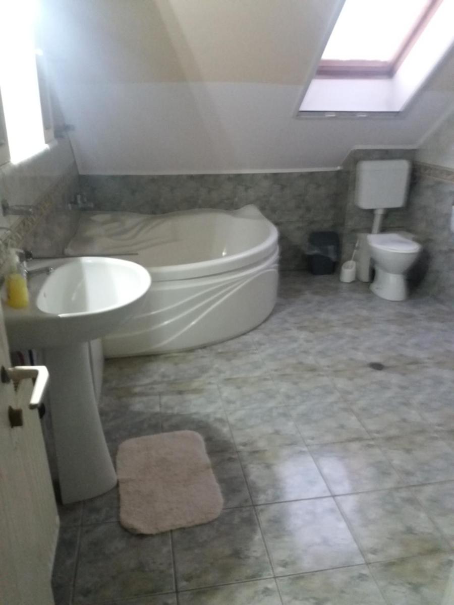 Family Room with Private Bathroom photo 1