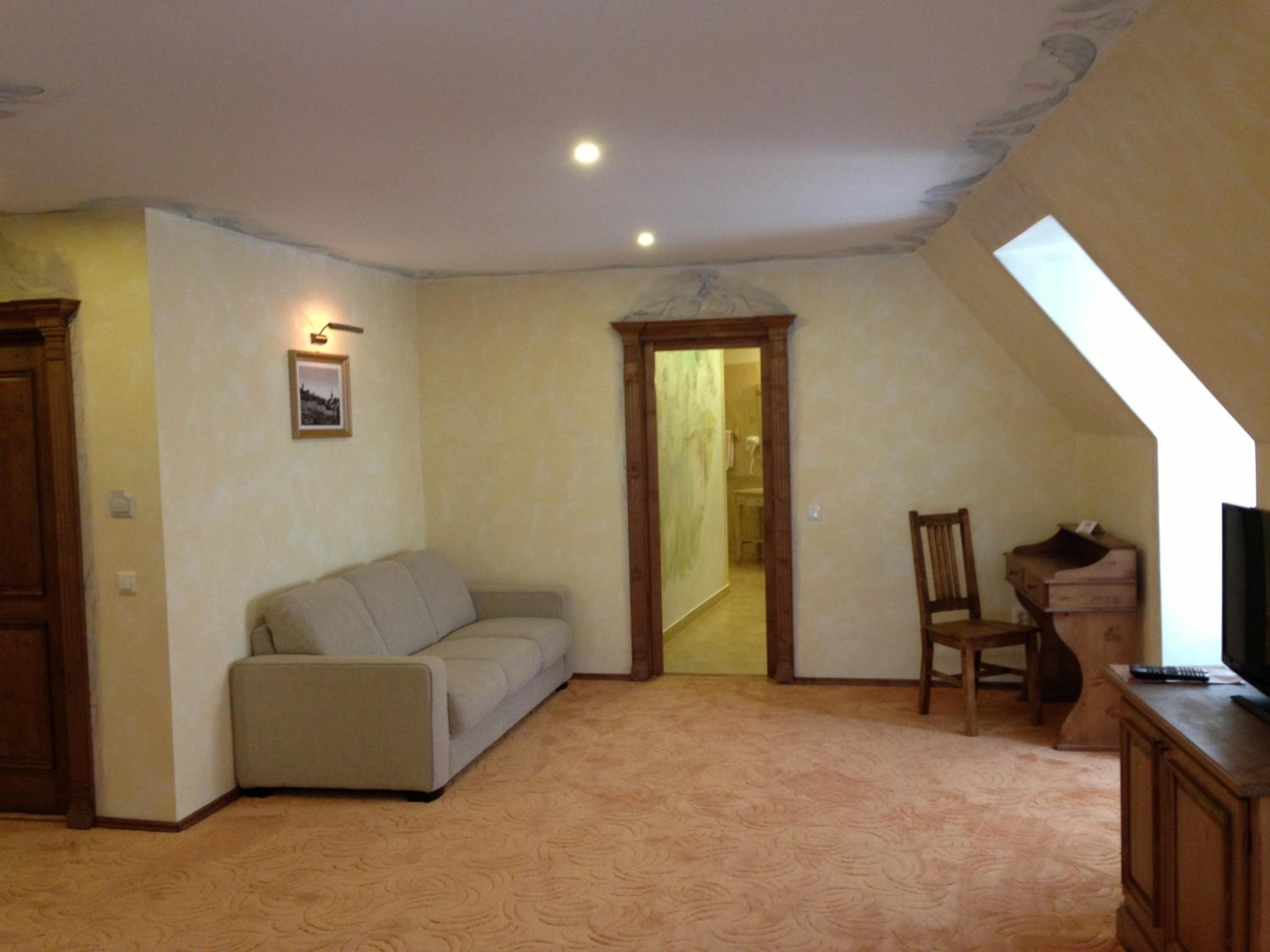 Premium Deluxe Suite - Photo 12