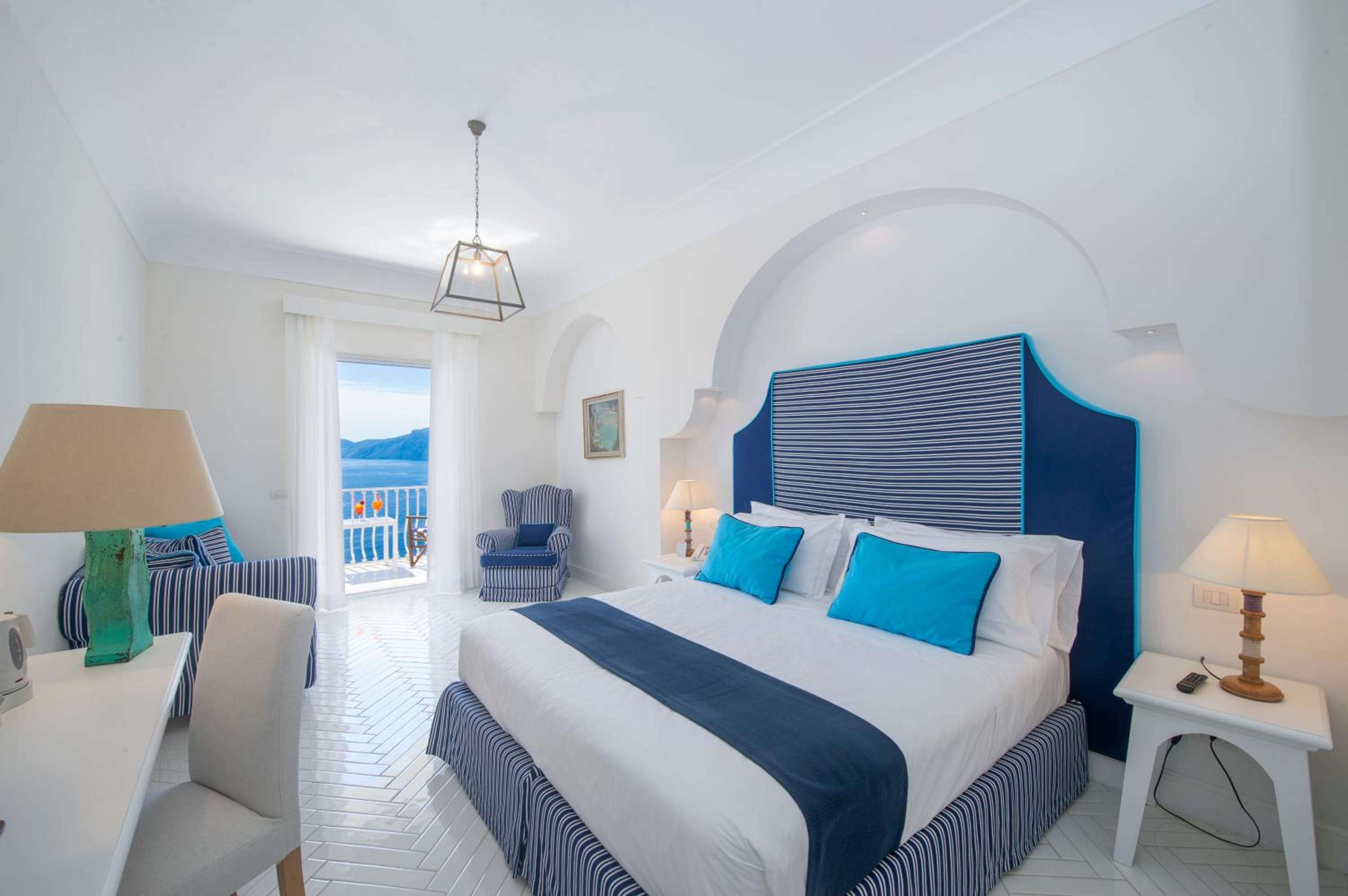 Mediterranean Triple Room with Balcony and Sea View - Photo 13