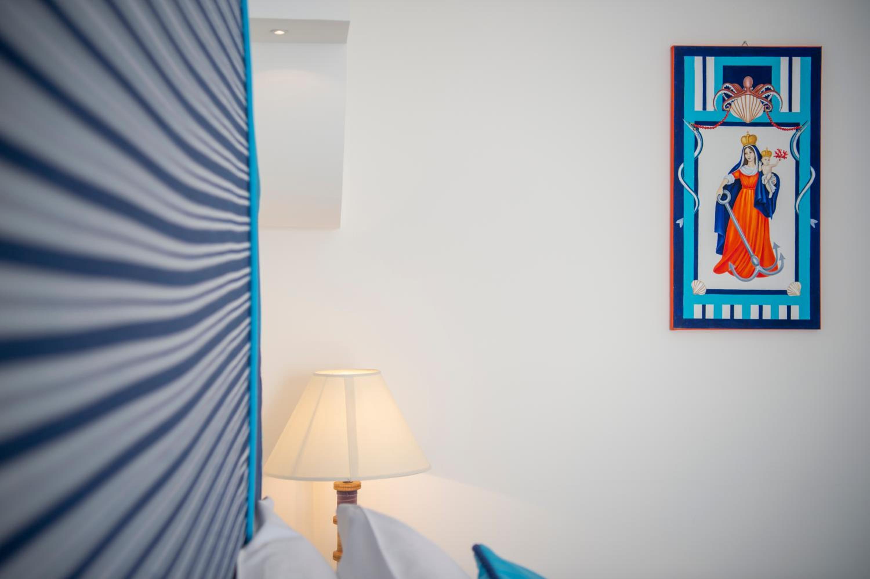 Mediterranean Triple Room with Balcony and Sea View - Photo 10