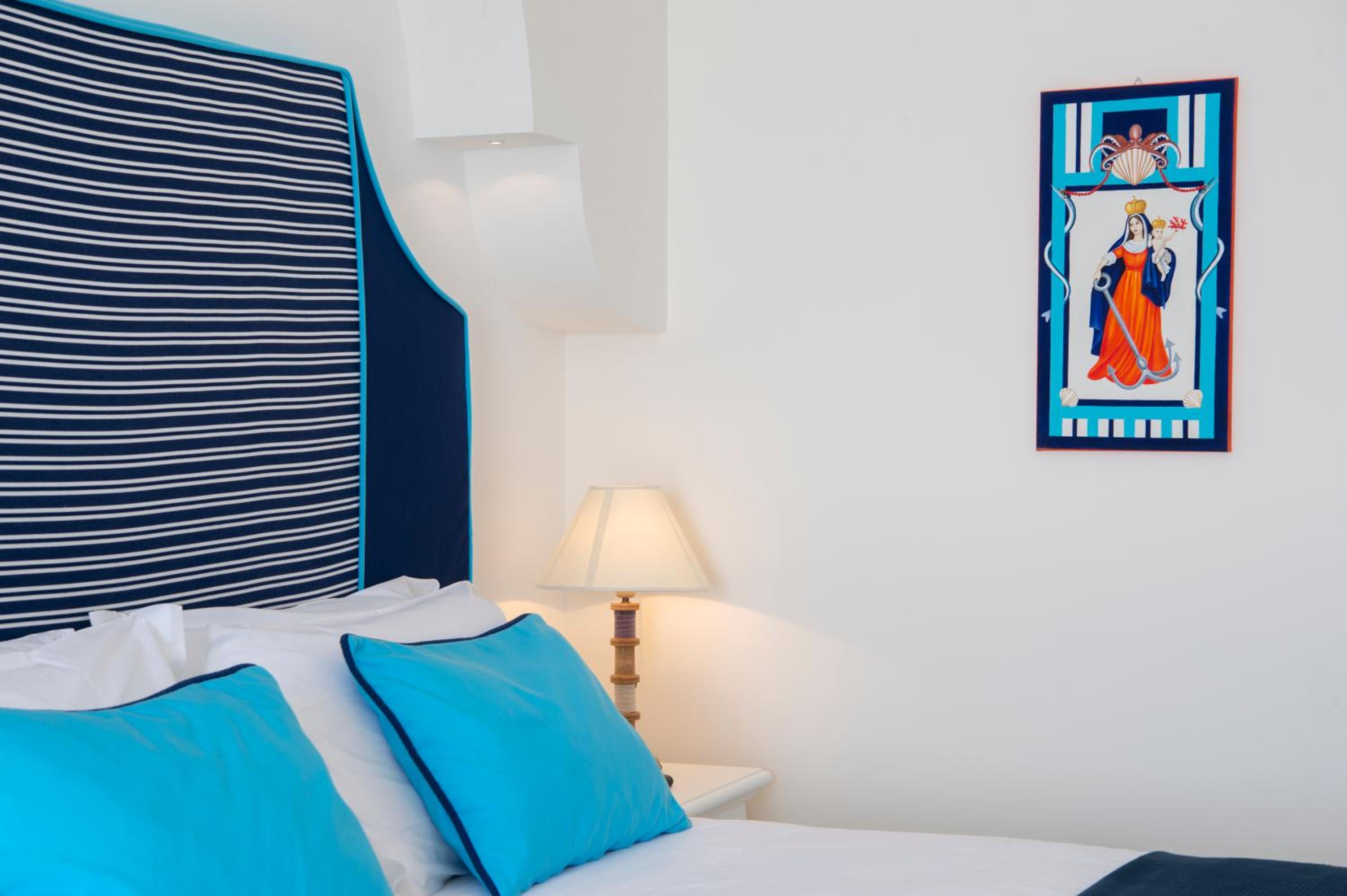 Mediterranean Triple Room with Balcony and Sea View - Photo 11