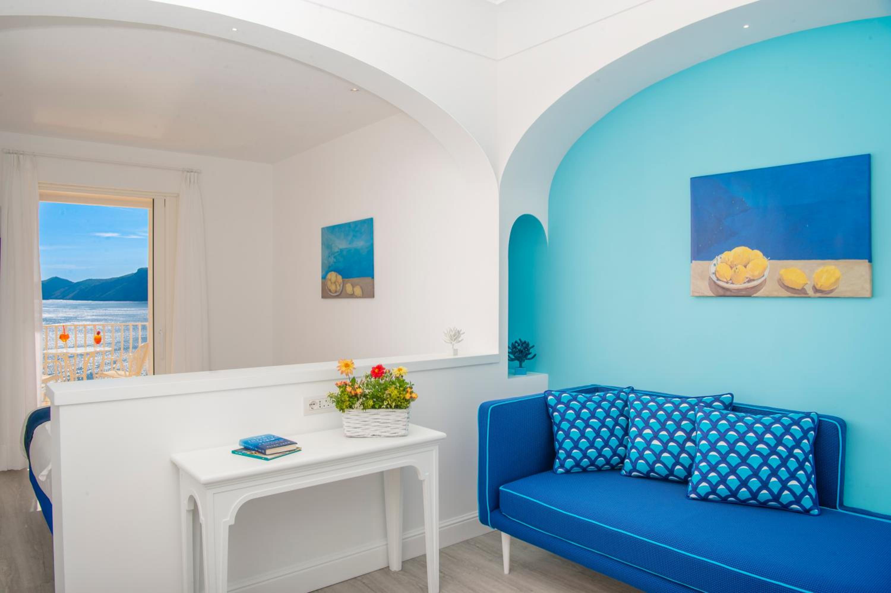 Mediterranean Triple Room with Balcony and Sea View - Photo 8