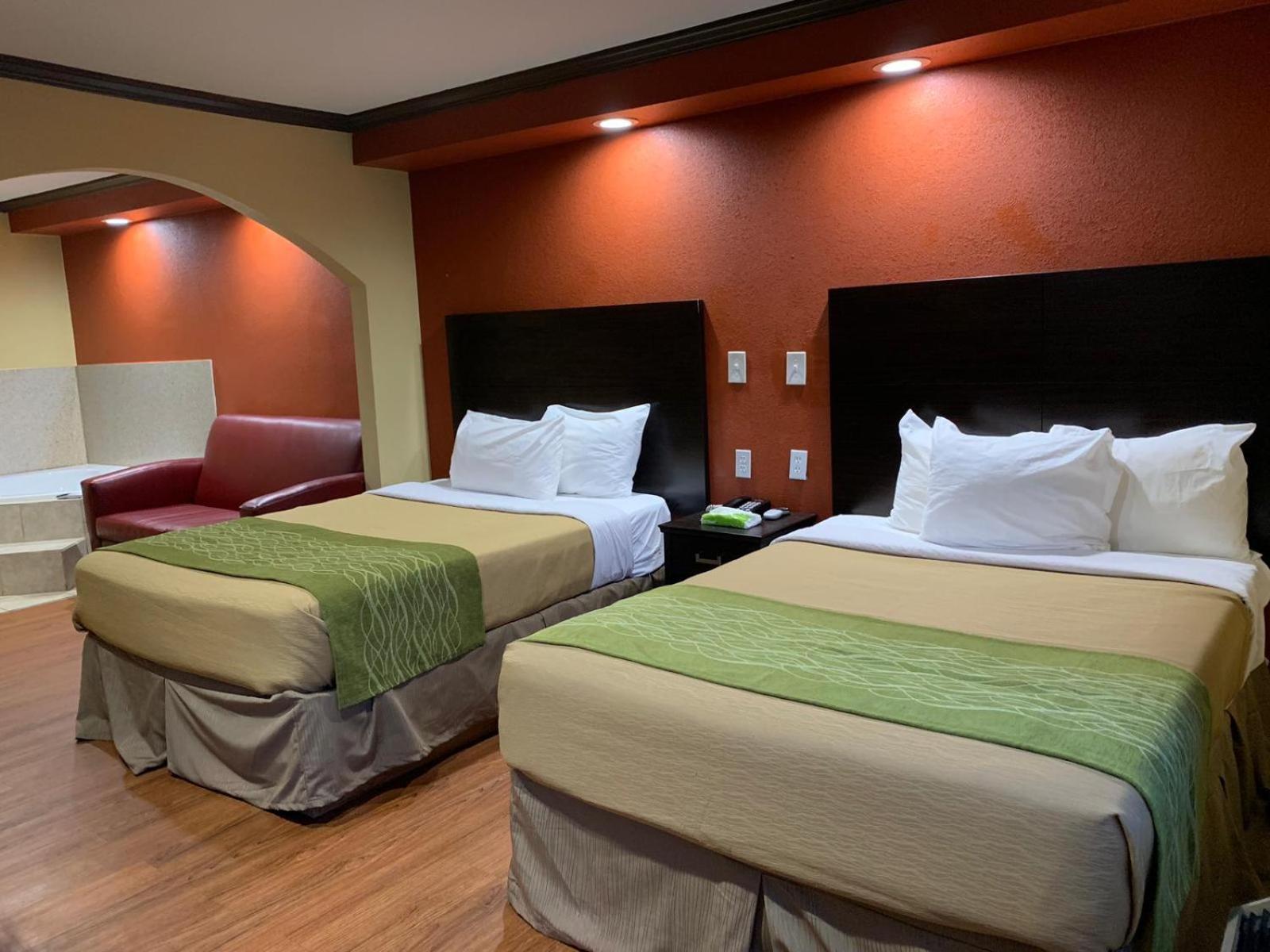 Double Room with Spa Bath photo 1