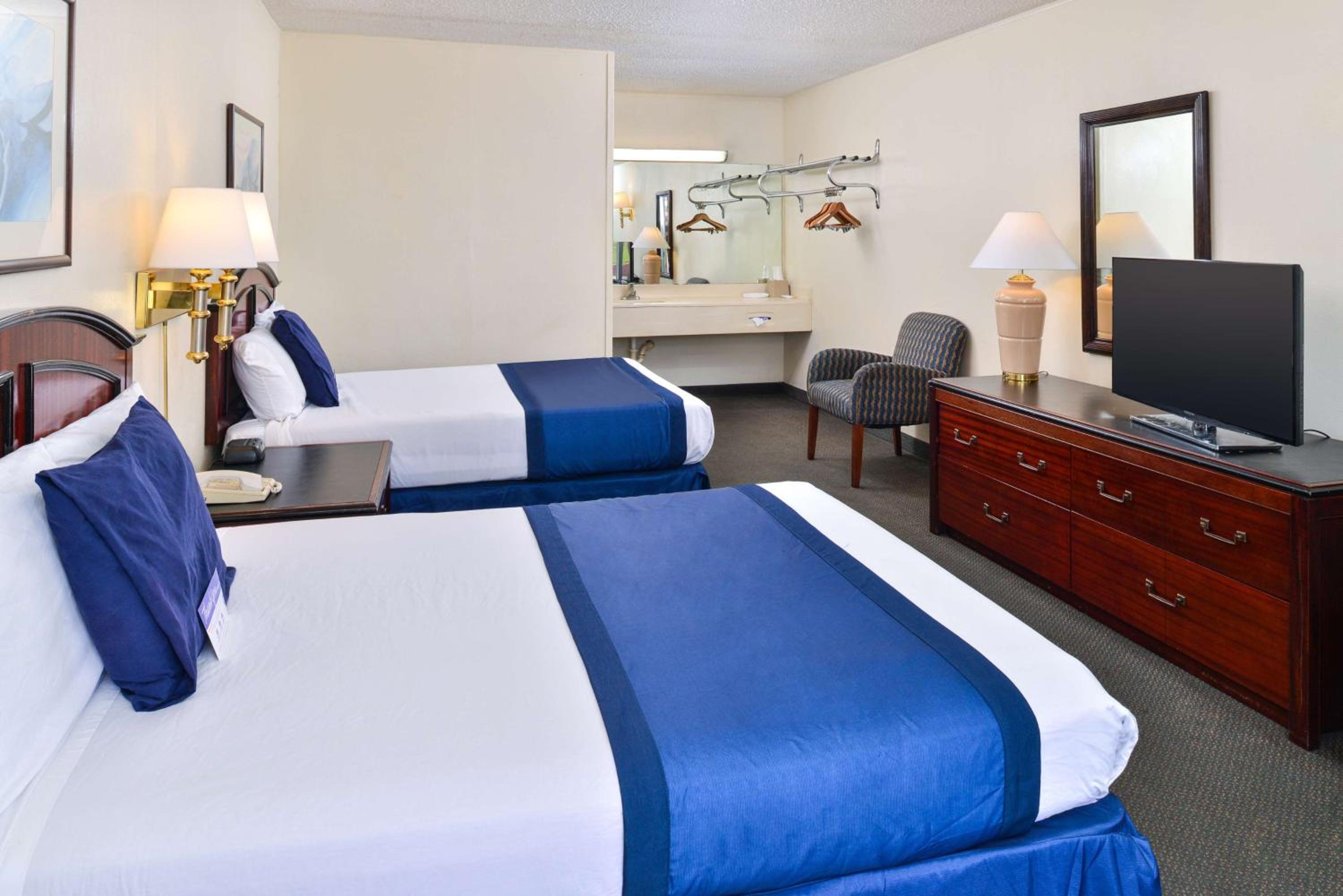 Double Room with Two Double Beds photo 3