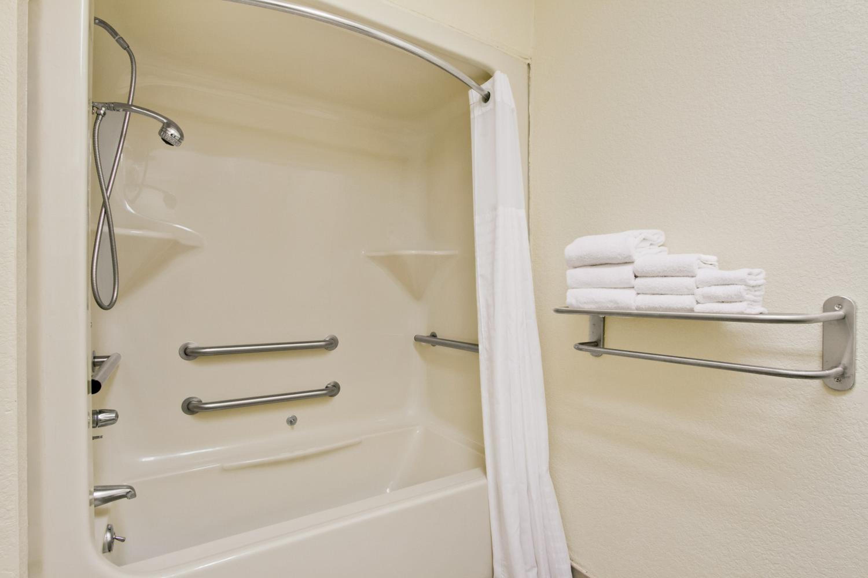 Queen Room - Mobility Access/Non-Smoking - Photo 2