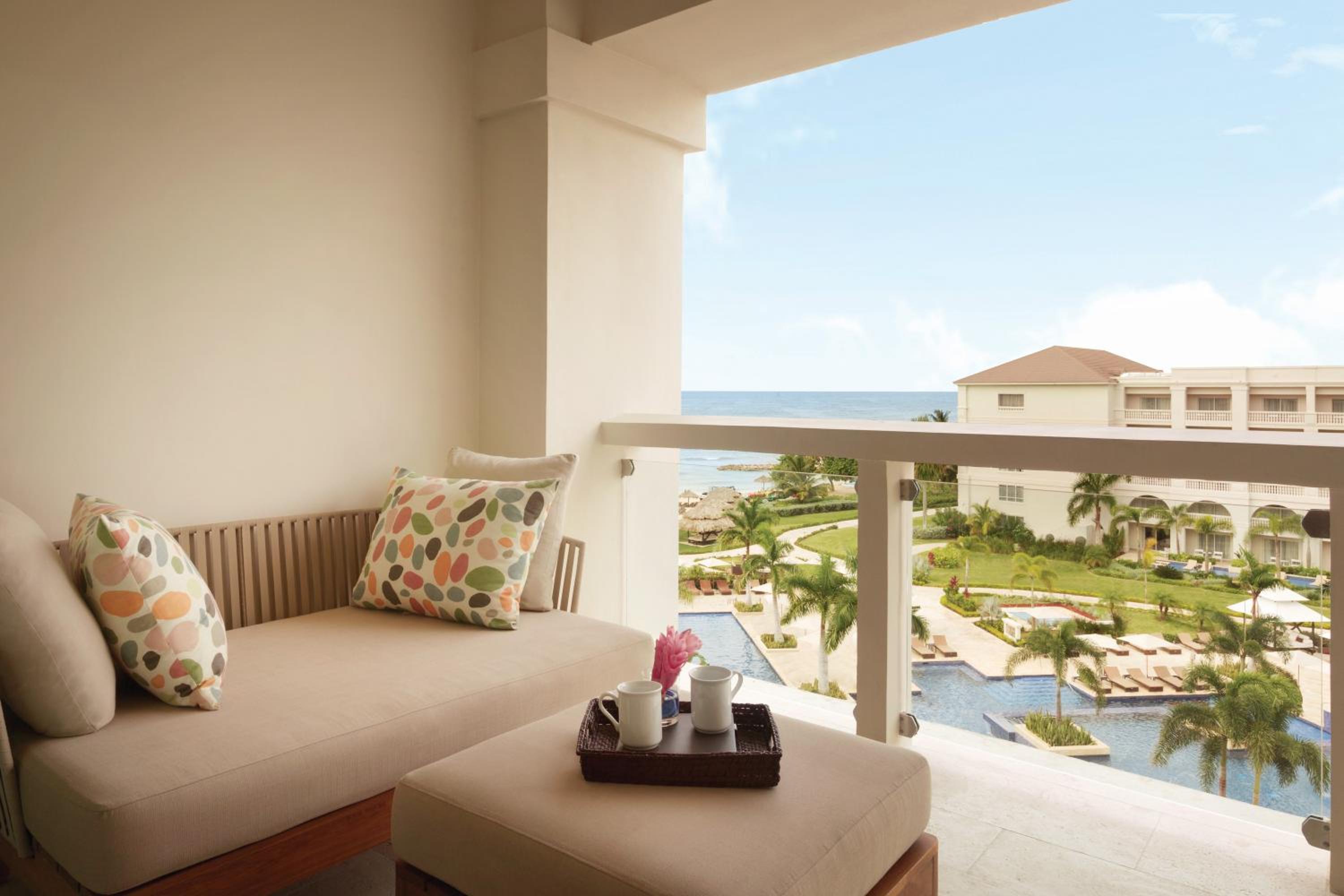Grand Suite - Oceanfront photo 2