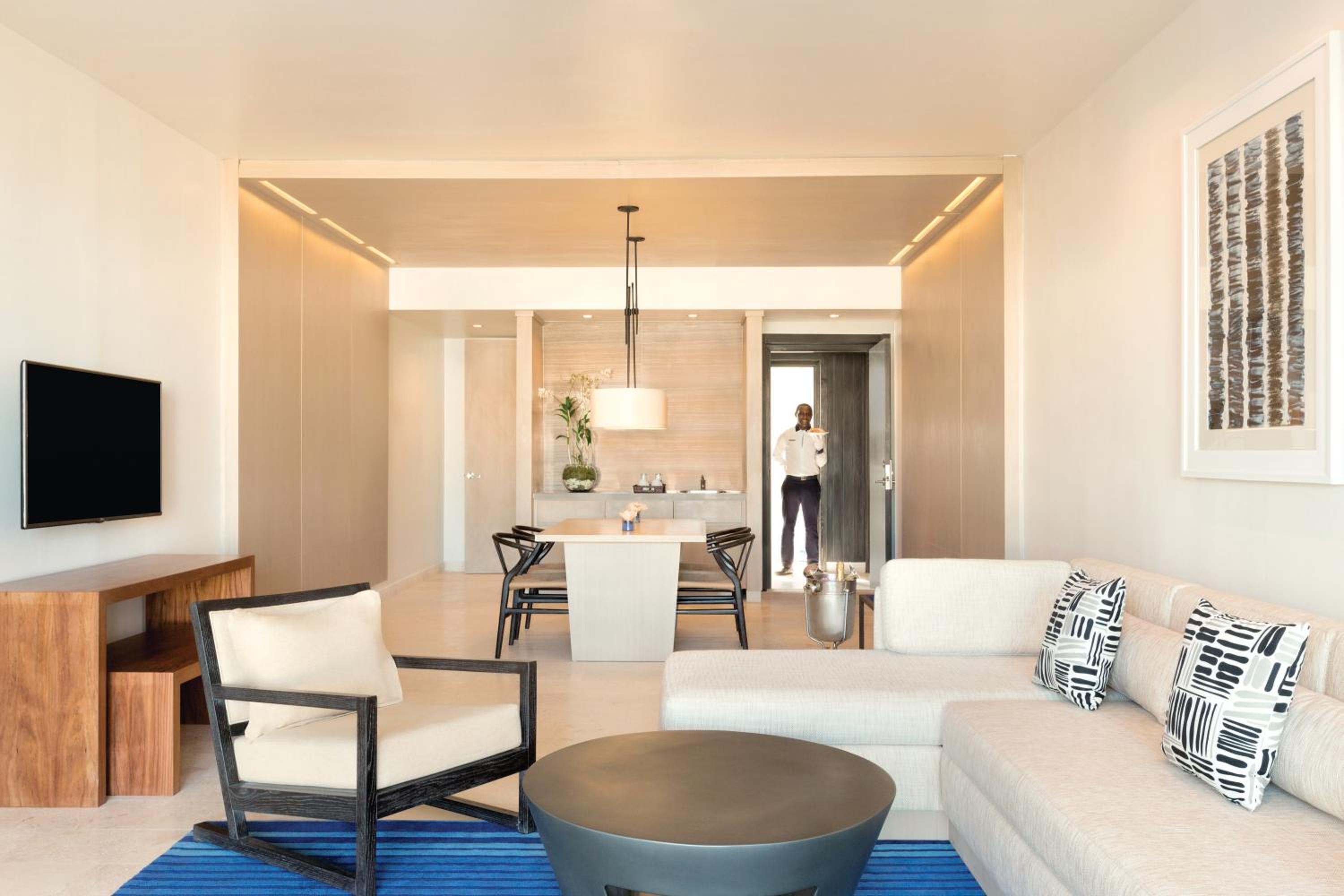Grand Suite - Oceanfront photo 3