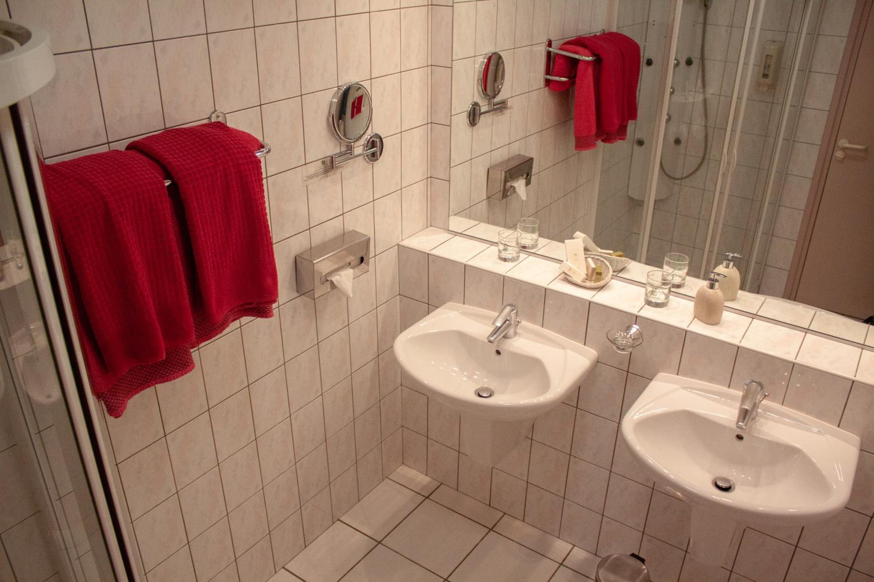 Chambre Familiale avec Salle de Bains Privative Chambre Familiale avec Salle de Bains Privative