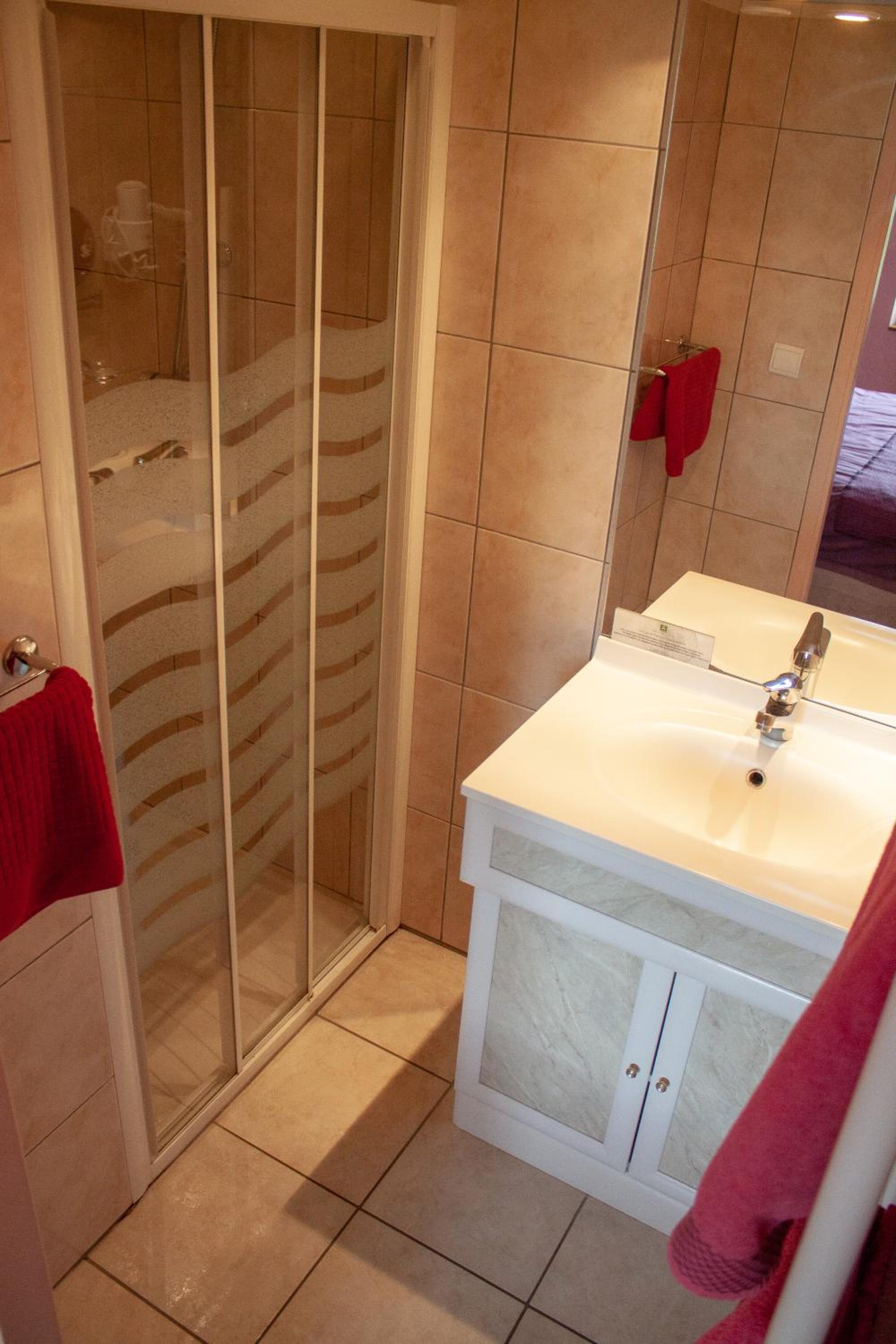 Standard Double Room - Photo 5