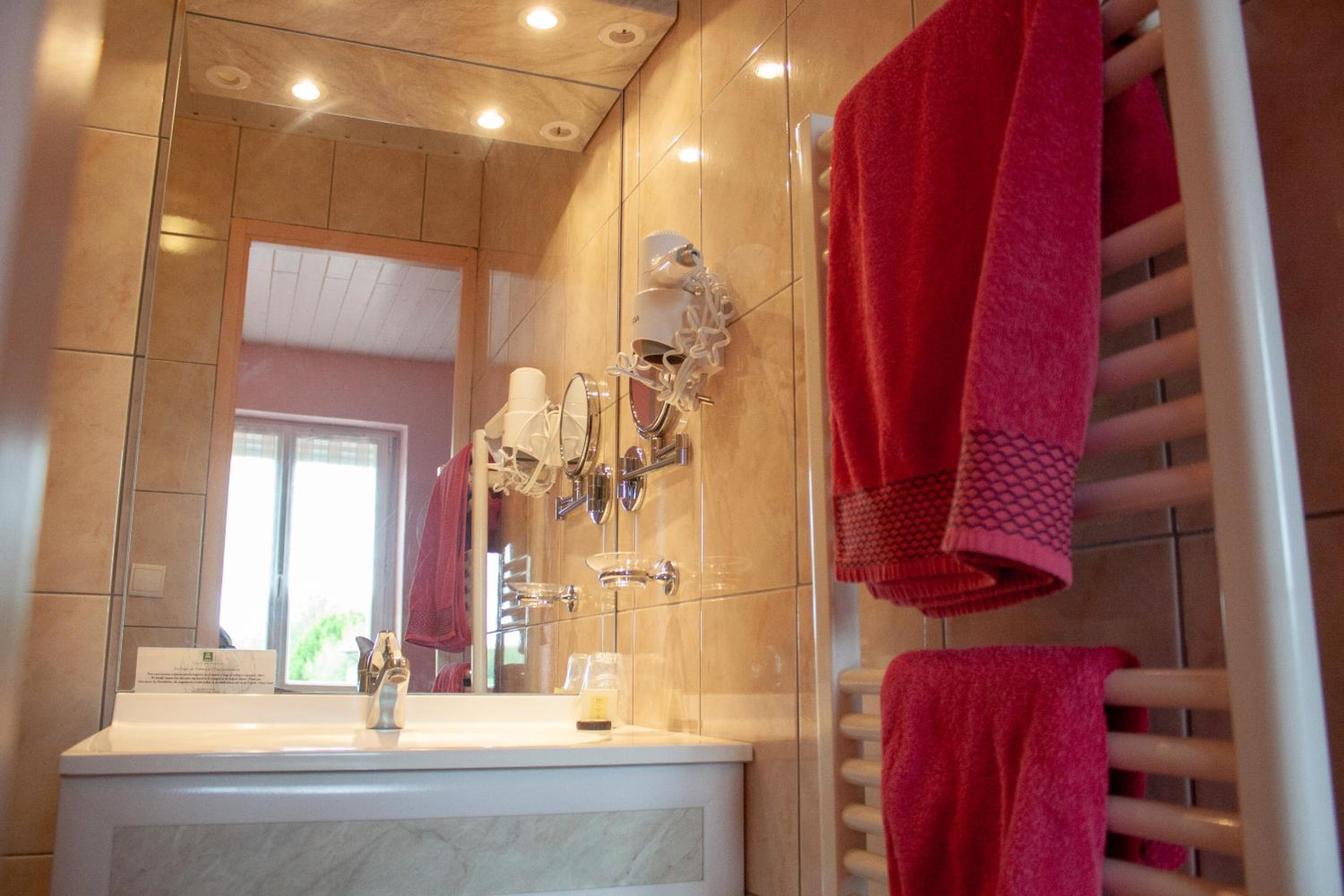 Chambre Familiale avec Douche - Côté Village Fraispertuis Chambre Familiale avec Douche - Côté Village Fraispertuis