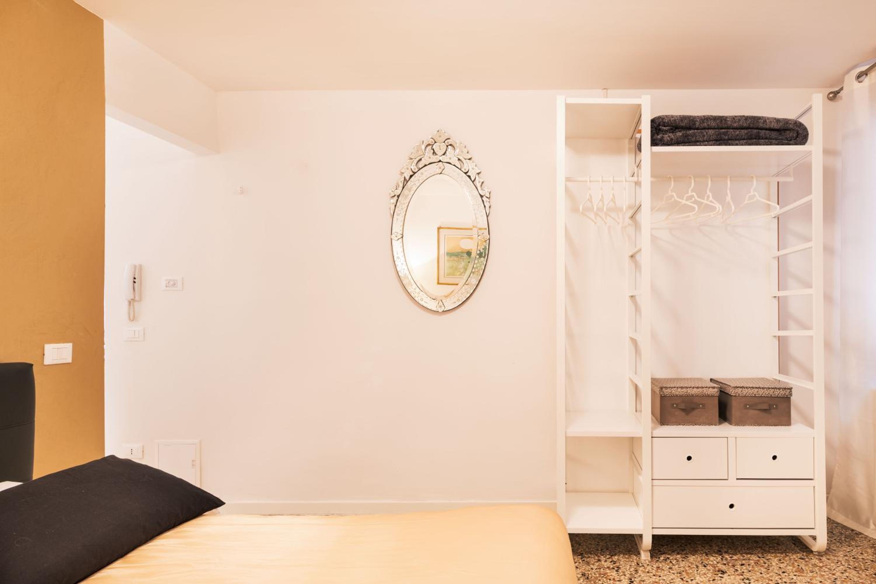 One-Bedroom Apartment photo 2