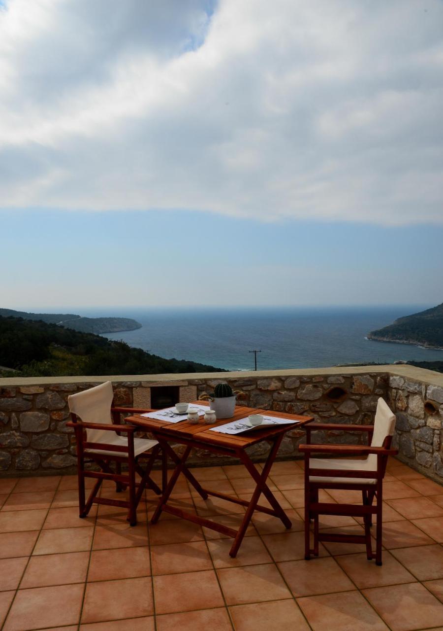 Deluxe Suite with Sea View - Photo 19
