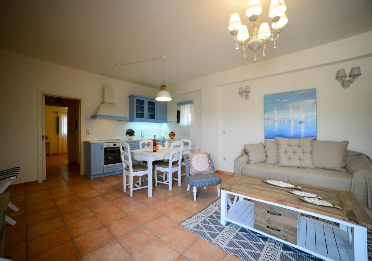 Deluxe Suite with Sea View - Photo 16