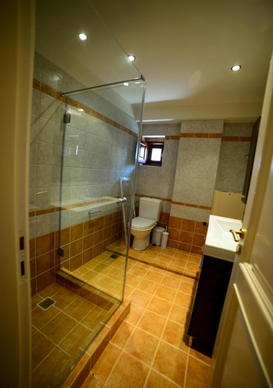 Deluxe Suite with Sea View - Photo 7