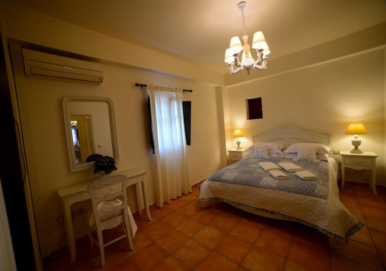 Deluxe Suite with Sea View - Photo 4
