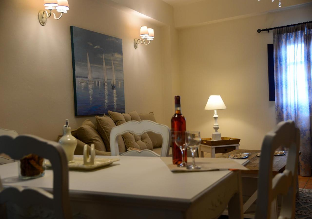 Deluxe Suite with Sea View - Photo 10