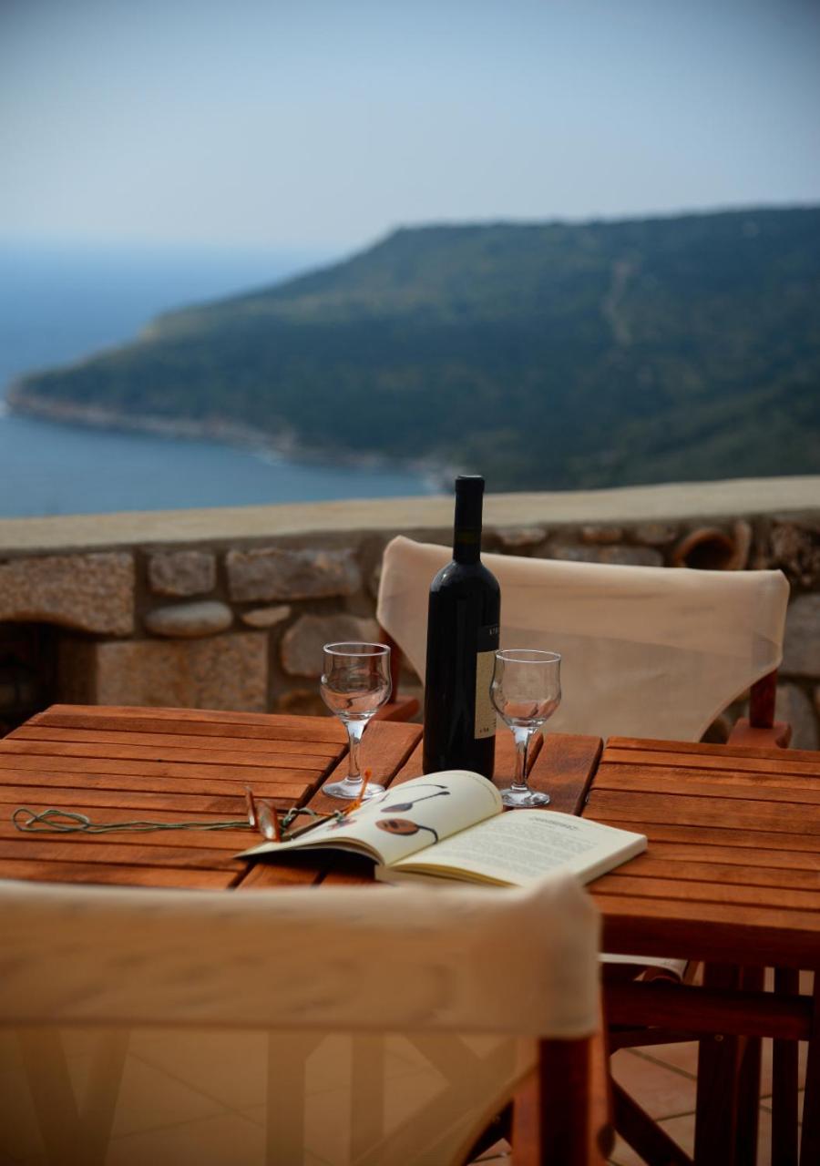 Deluxe Suite with Sea View - Photo 12
