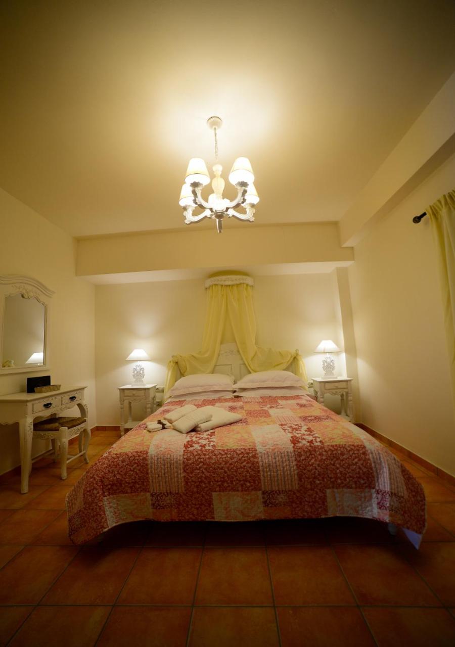 Superior Suite with Sea View - Photo 1