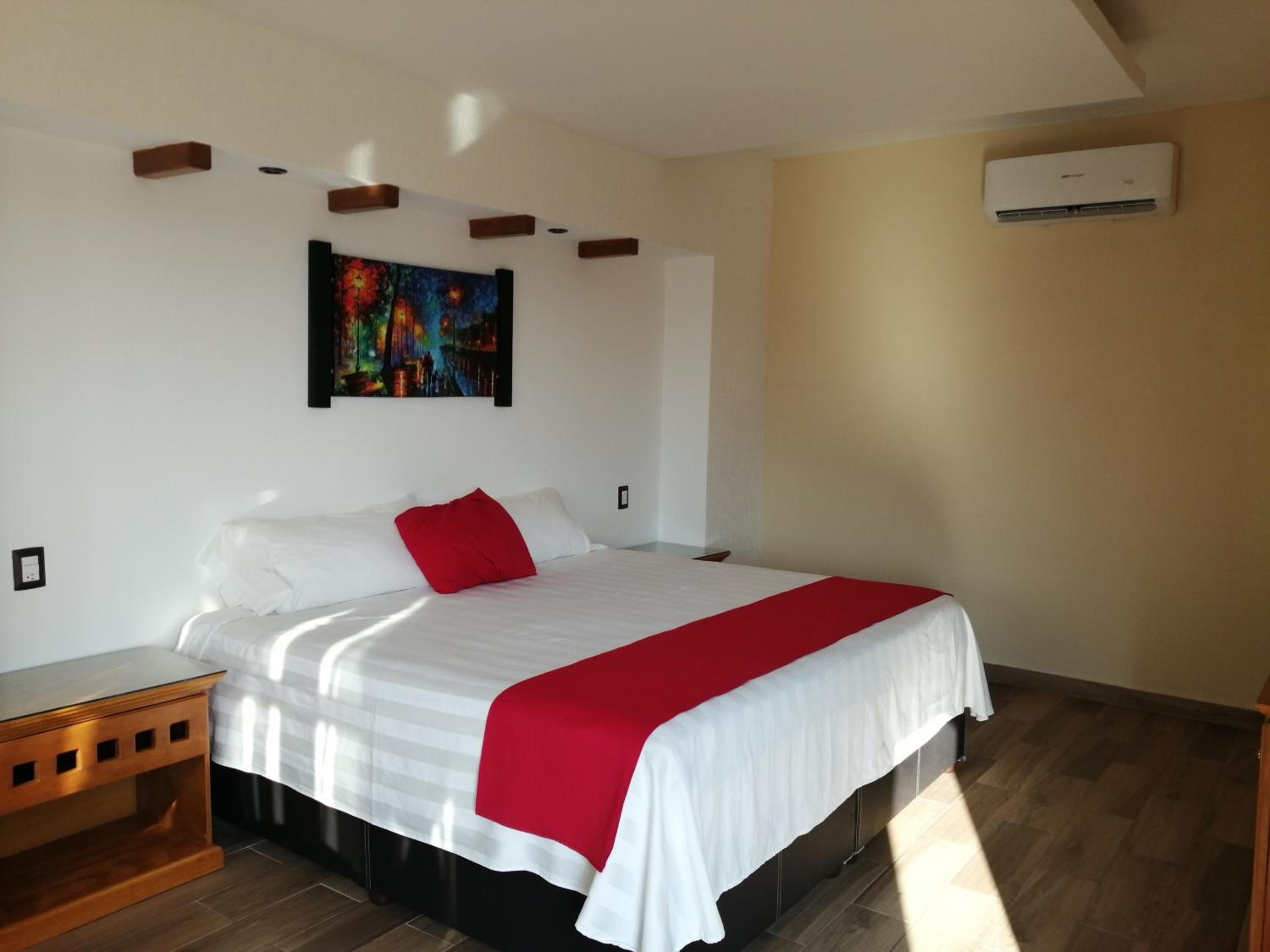 Deluxe King Room photo 1