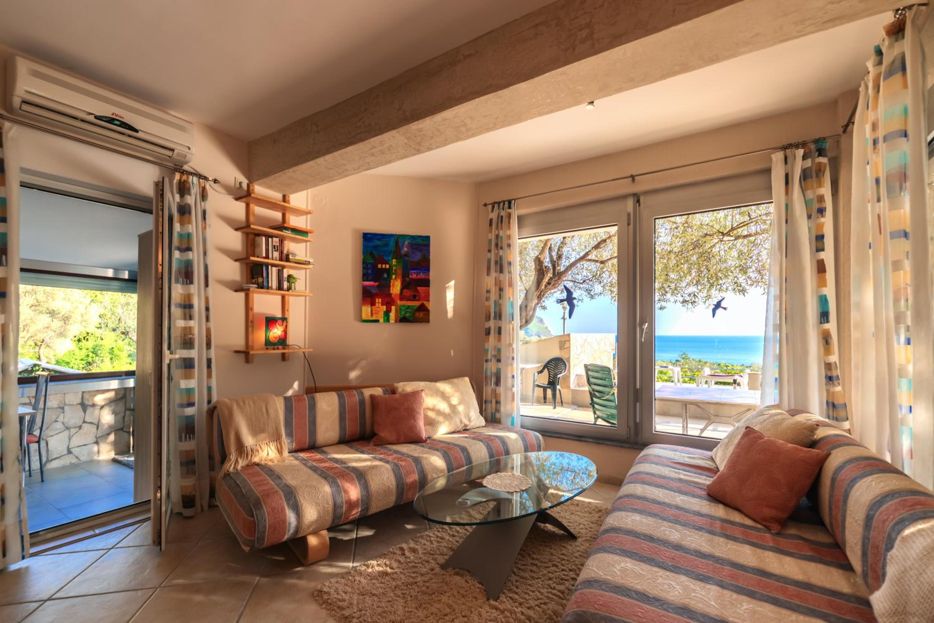 Comfort Two-Bedroom Apartment with Sea View