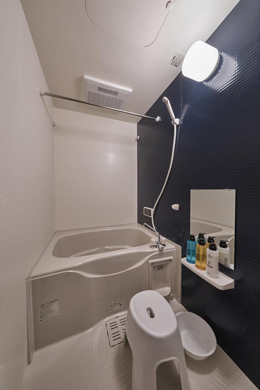 Large Twin Room - Photo 10