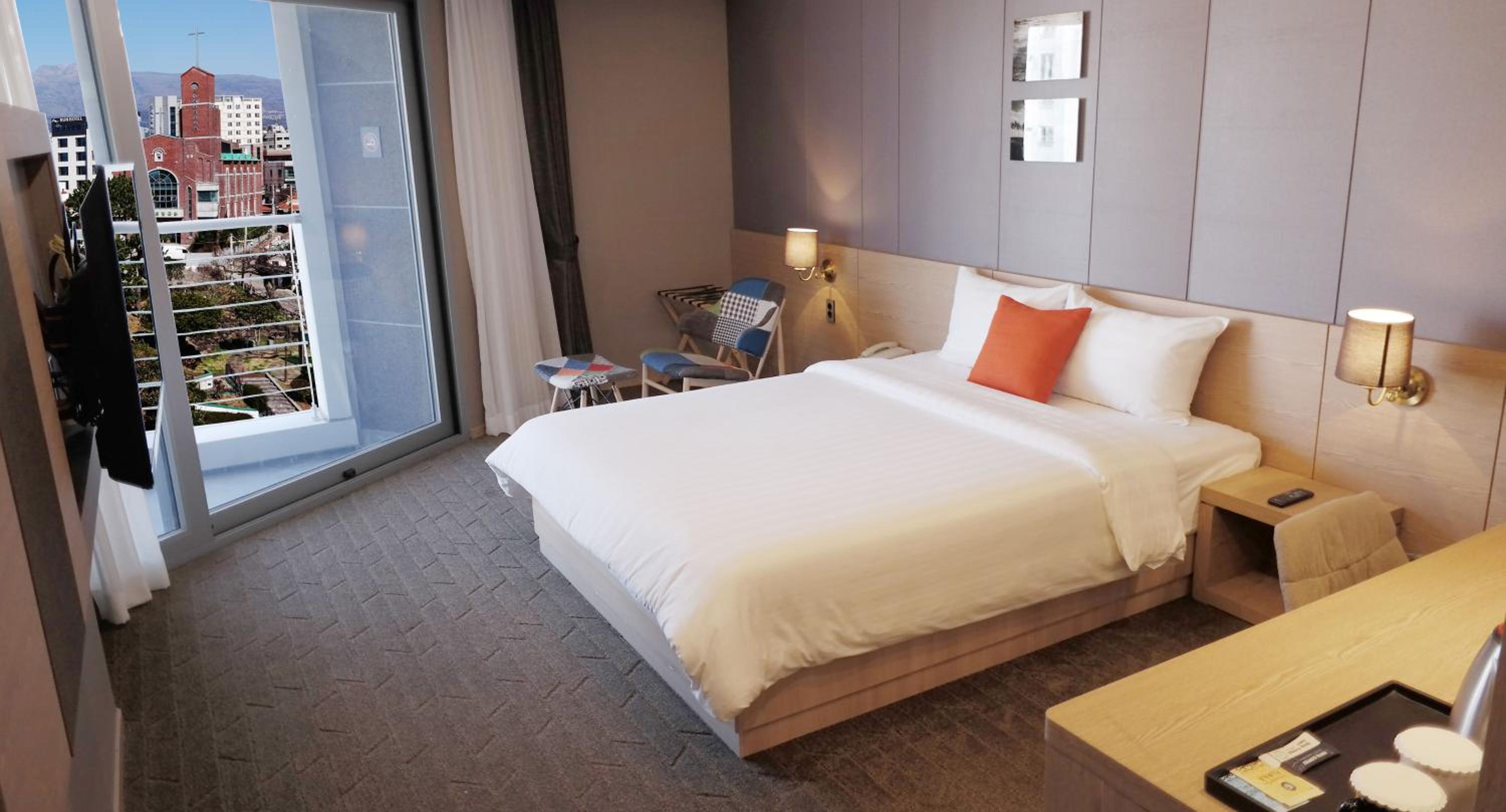 [Special Offer - Jeju Culture PKG] Standard Double Room + One Jeju Black Pork Set for two nights or longer stays