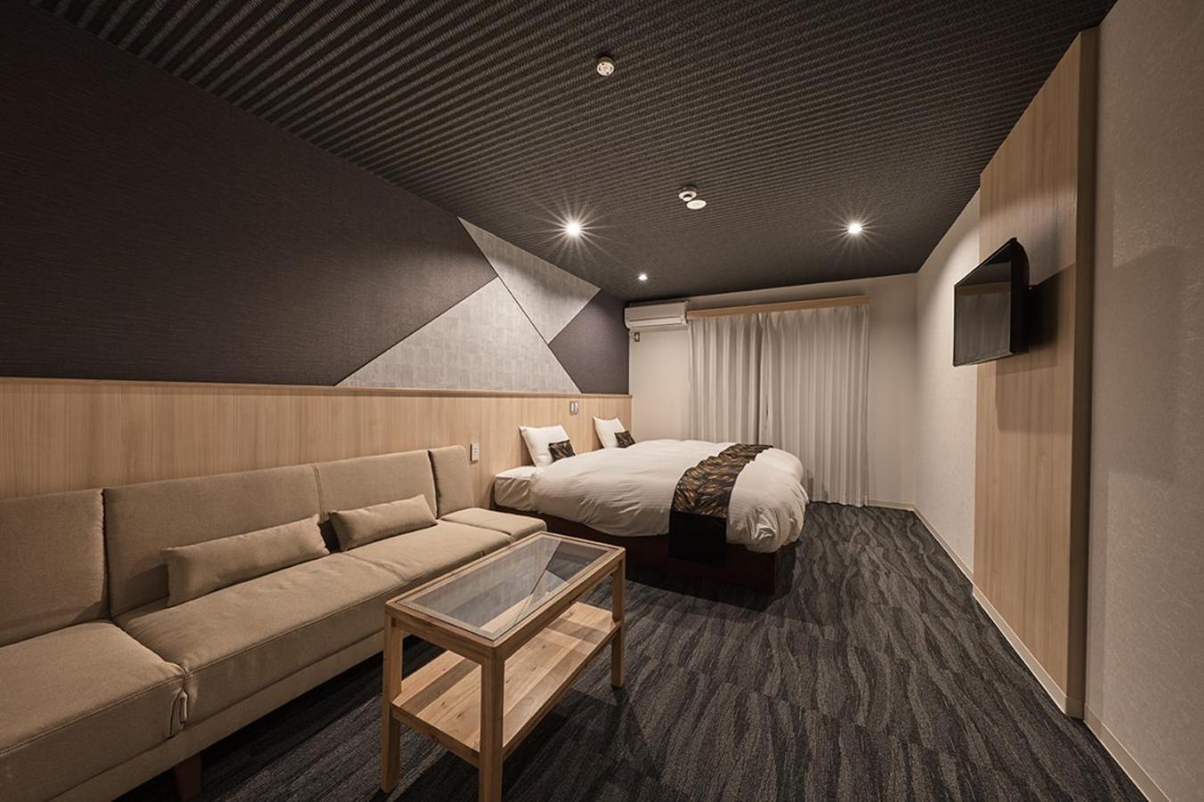 Twin Room with Extra Bed - Photo 4