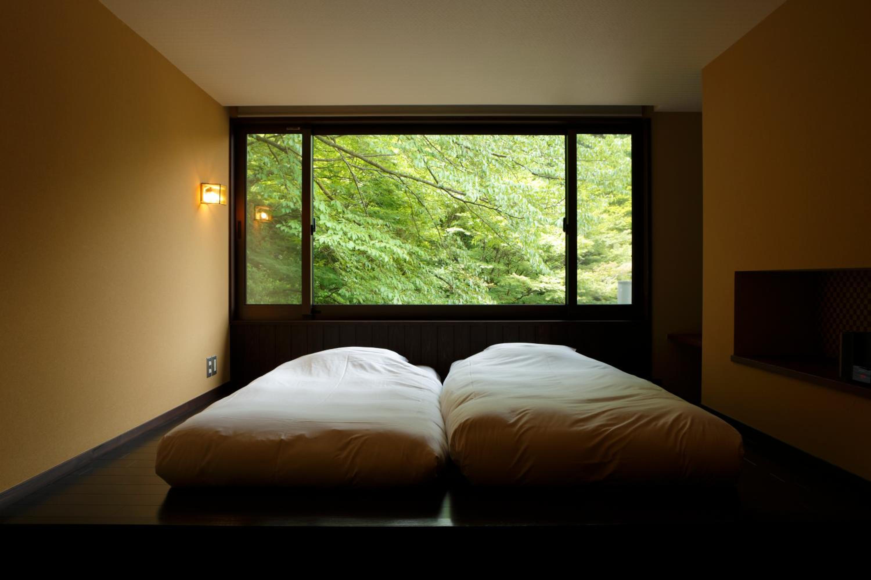 Compact Japanese Twin Room with Shower, Non-Smoking