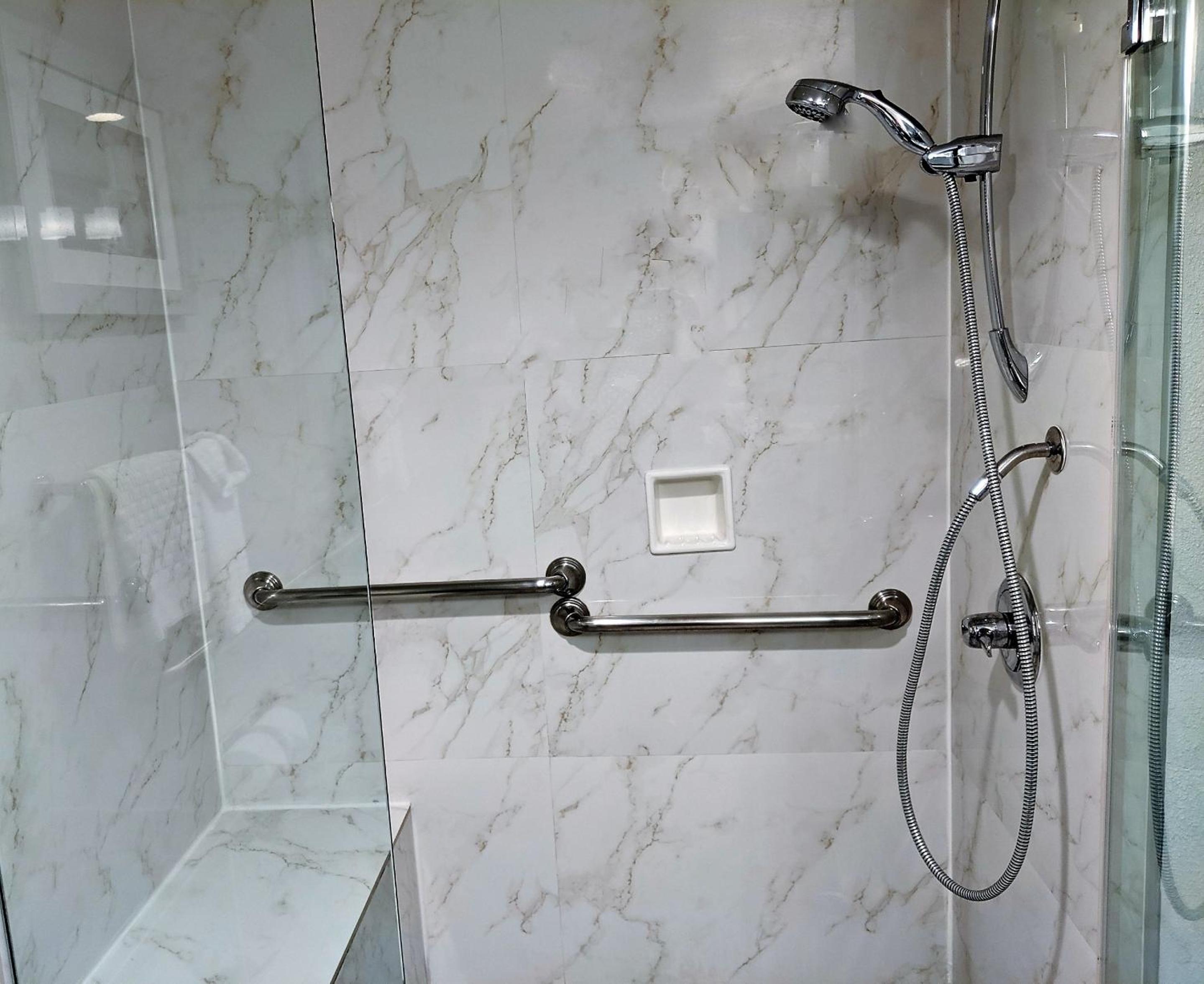King Room with Walk-in Shower - Mobility Access/Non-Smoking