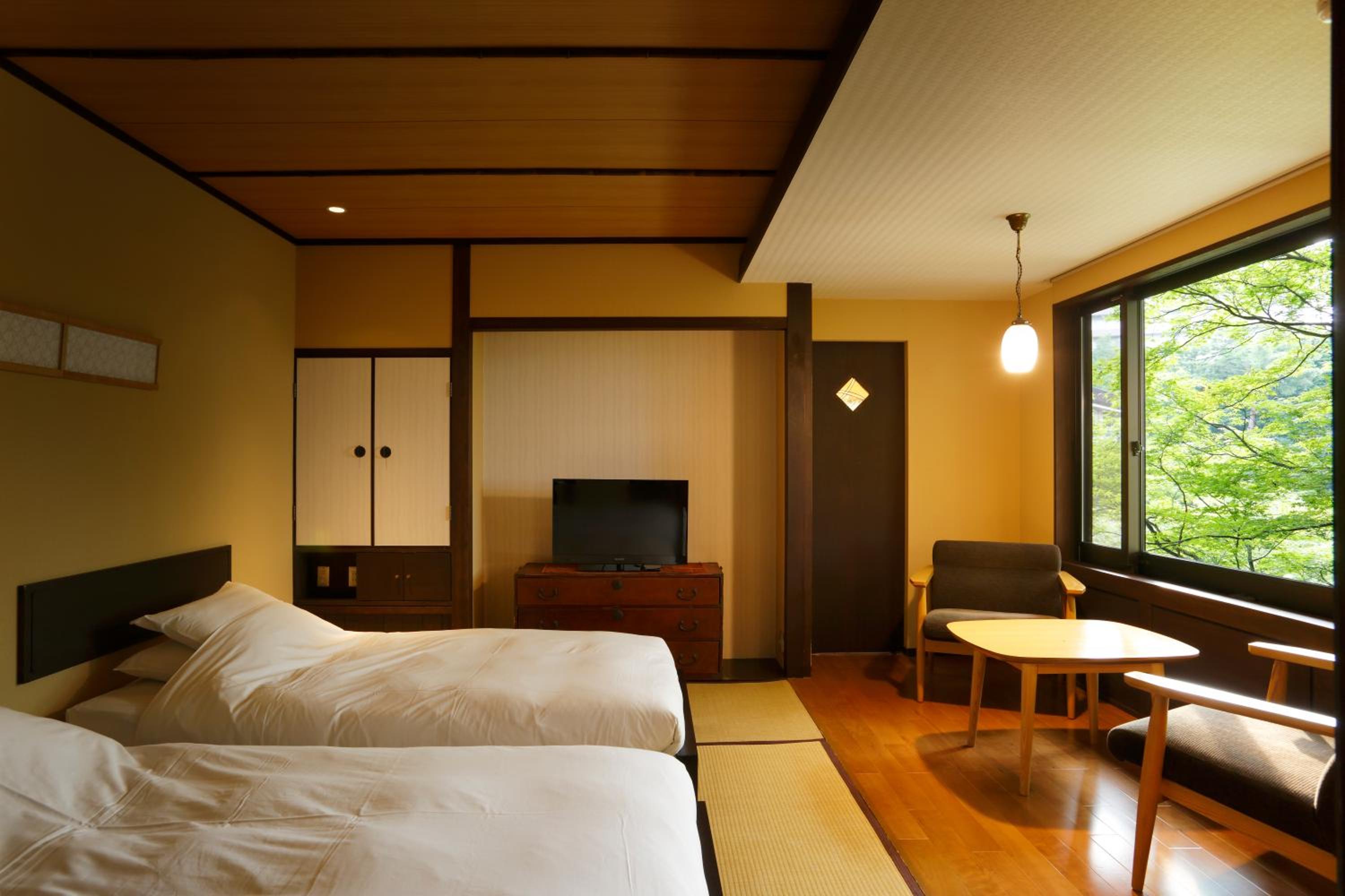 Compact Japanese Twin Room with Shower, Non-Smoking thumbnail 5